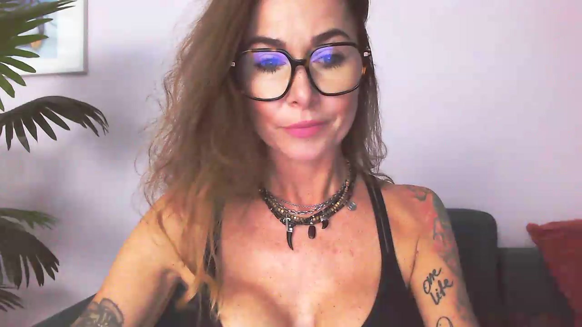 Gallery image thumbnail from Delilah_sweet's myfreecams stream on, 08/13/2026, 12:45 image 16 of 20