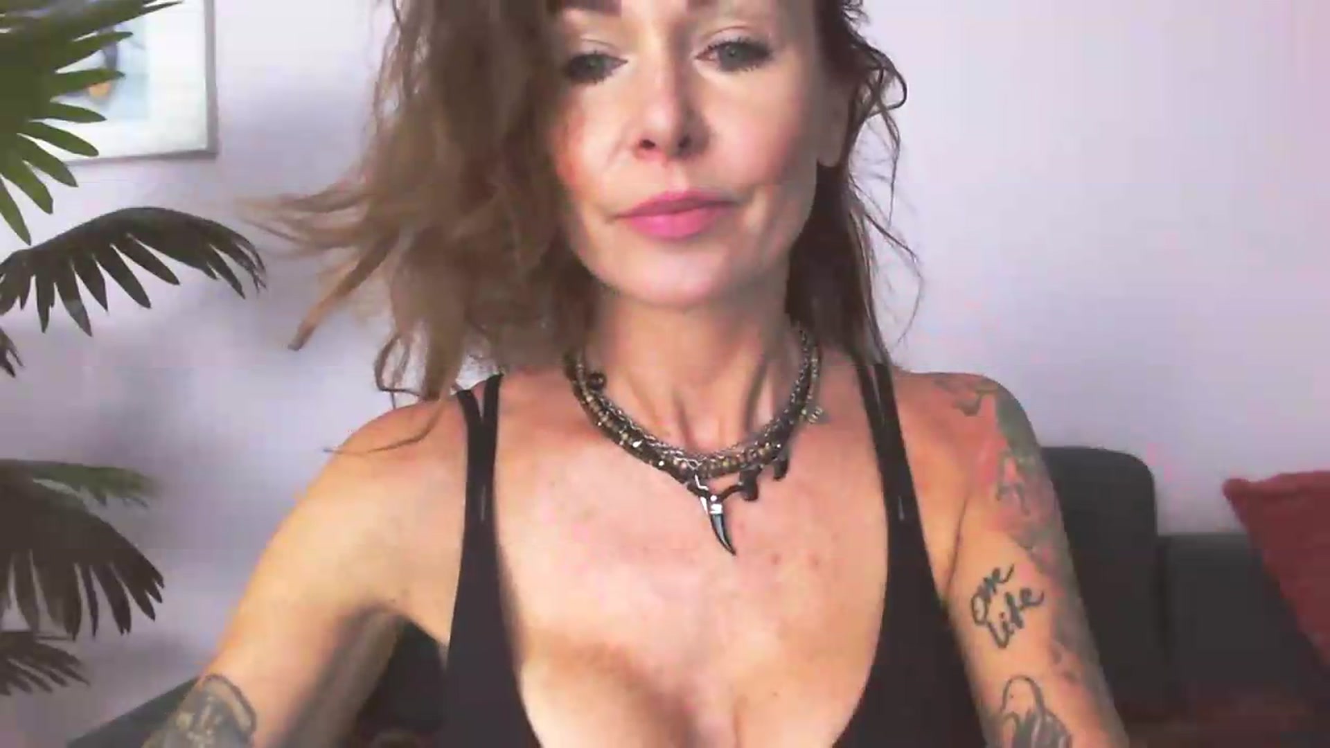 Gallery image thumbnail from Delilah_sweet's myfreecams stream on, 08/13/2026, 12:45 image 2 of 20