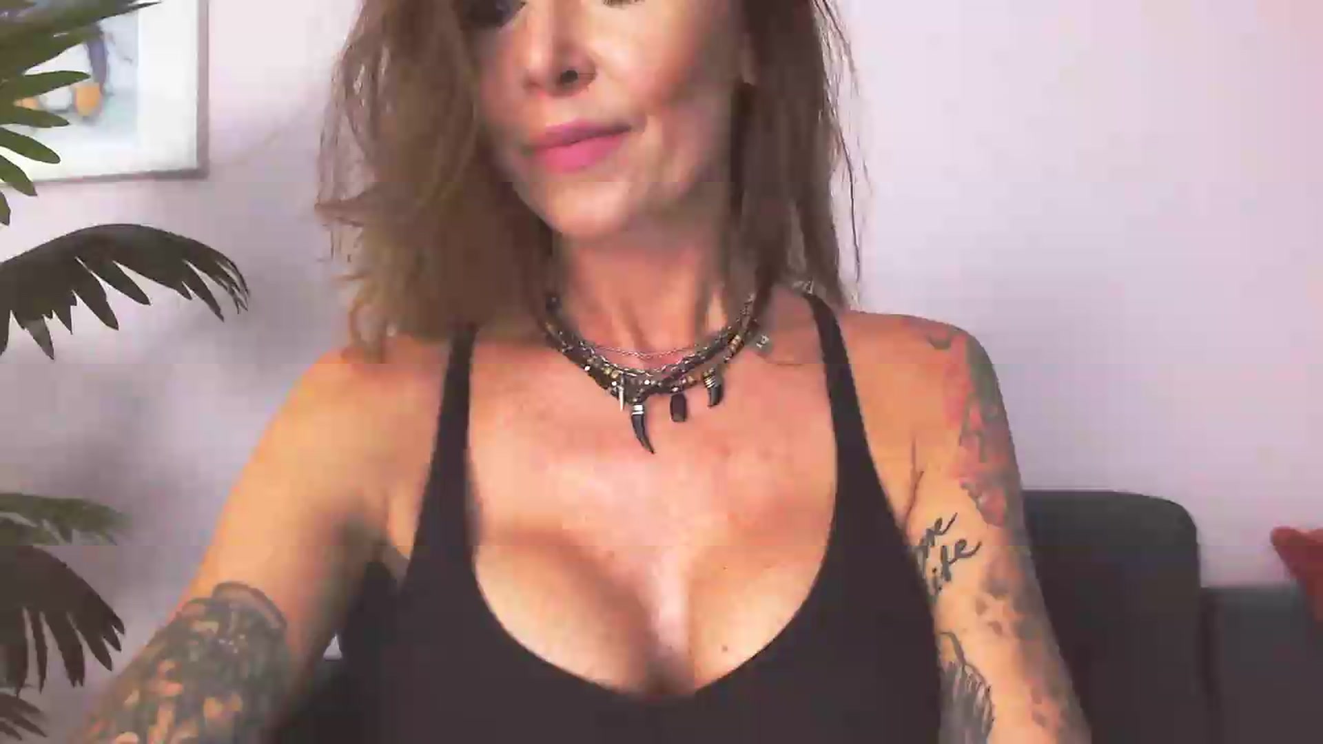 Gallery image thumbnail from Delilah_sweet's myfreecams stream on, 08/13/2026, 12:45 image 12 of 20