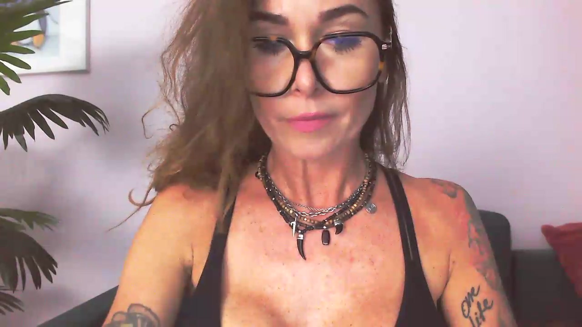 Gallery image thumbnail from Delilah_sweet's myfreecams stream on, 08/13/2026, 12:45 image 15 of 20