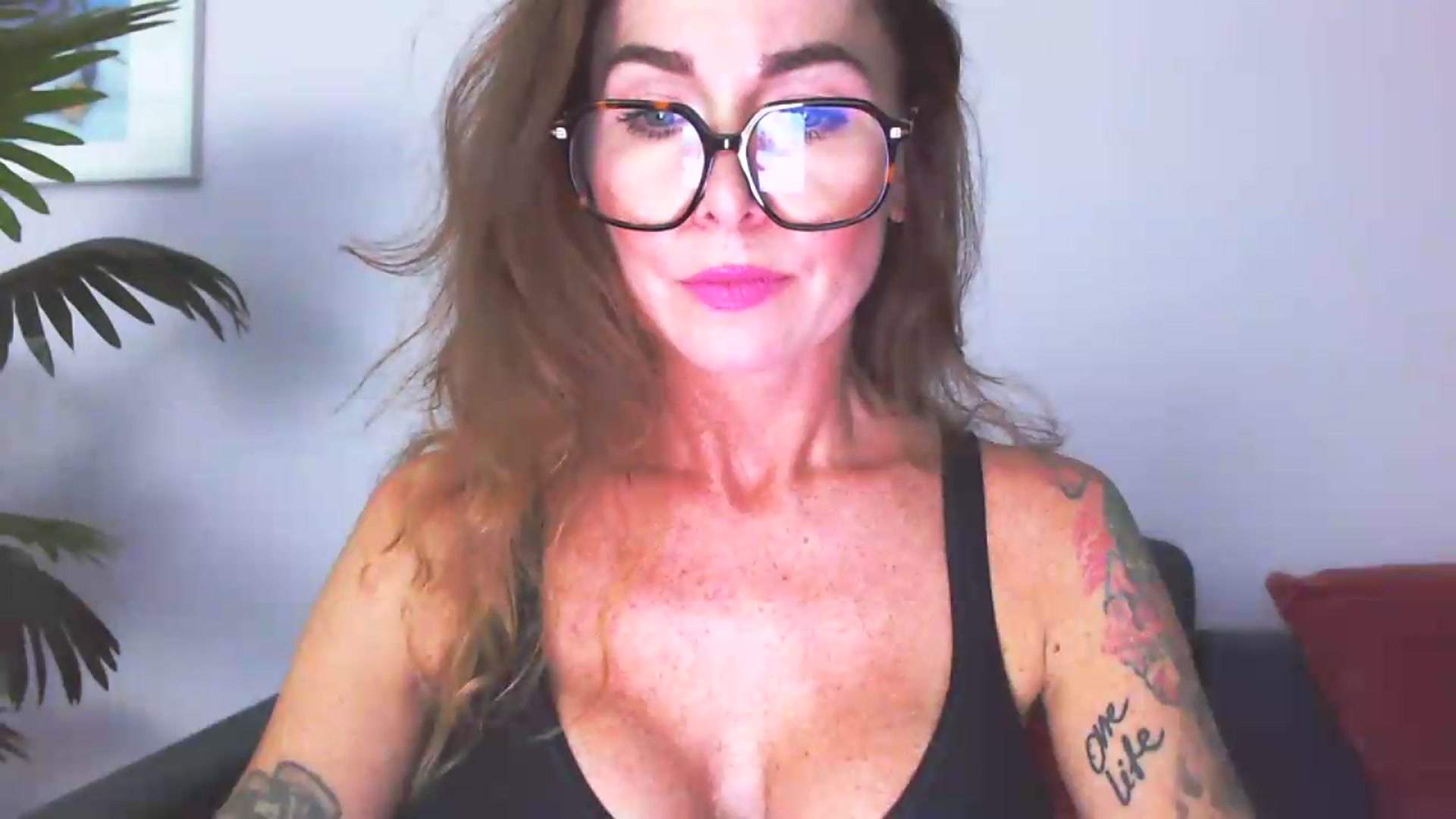 Gallery image thumbnail from Delilah_sweet's myfreecams stream on, 08/18/2026, 16:30 image 8 of 20