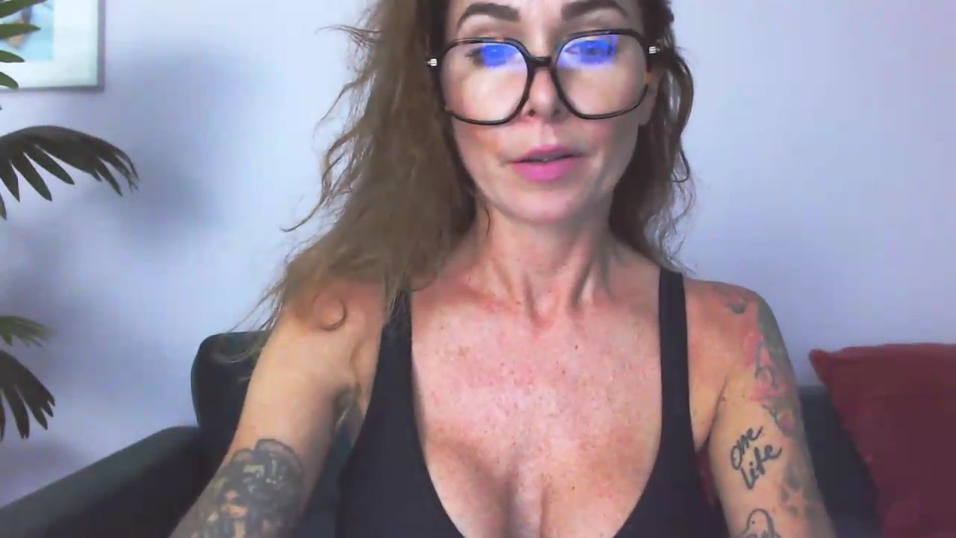 Gallery image thumbnail from Delilah_sweet's myfreecams stream on, 08/18/2026, 16:30 image 14 of 20