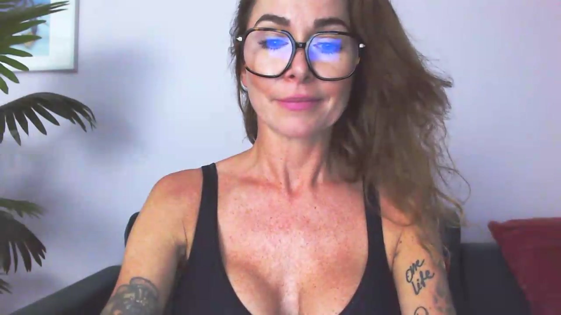 Gallery image thumbnail from Delilah_sweet's myfreecams stream on, 08/18/2026, 16:30 image 10 of 20