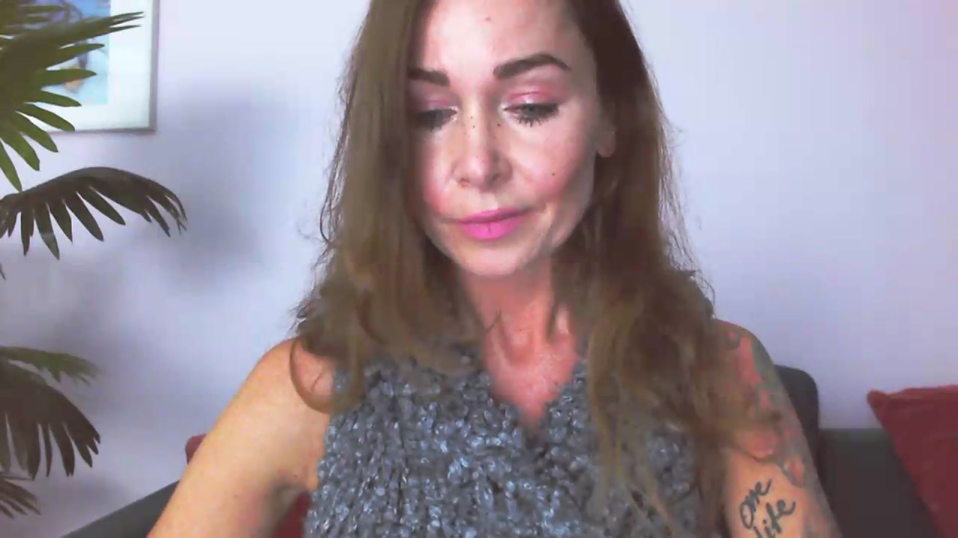 Gallery image thumbnail from Delilah_sweet's myfreecams stream on, 08/24/2026, 17:38 image 10 of 20