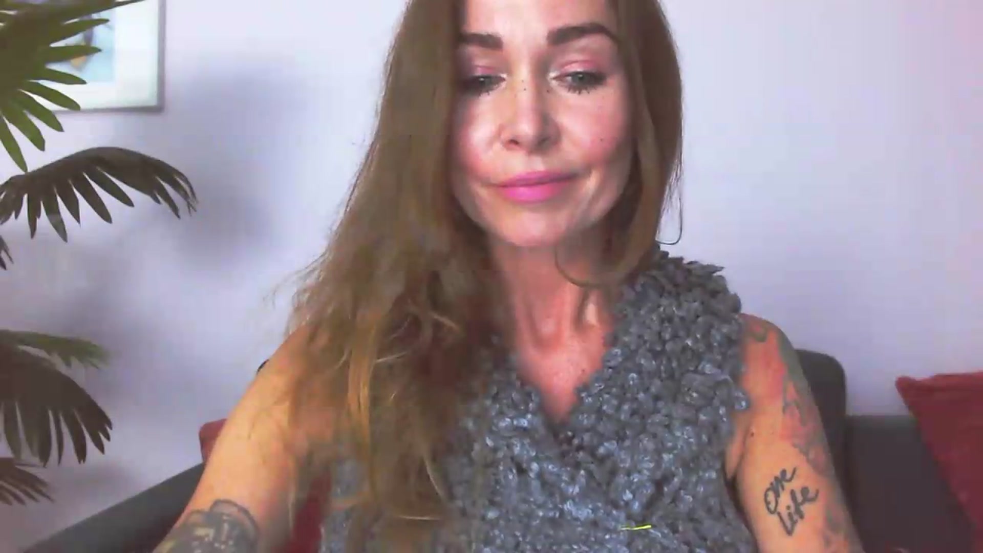 Gallery image thumbnail from Delilah_sweet's myfreecams stream on, 08/24/2026, 17:38 image 15 of 20
