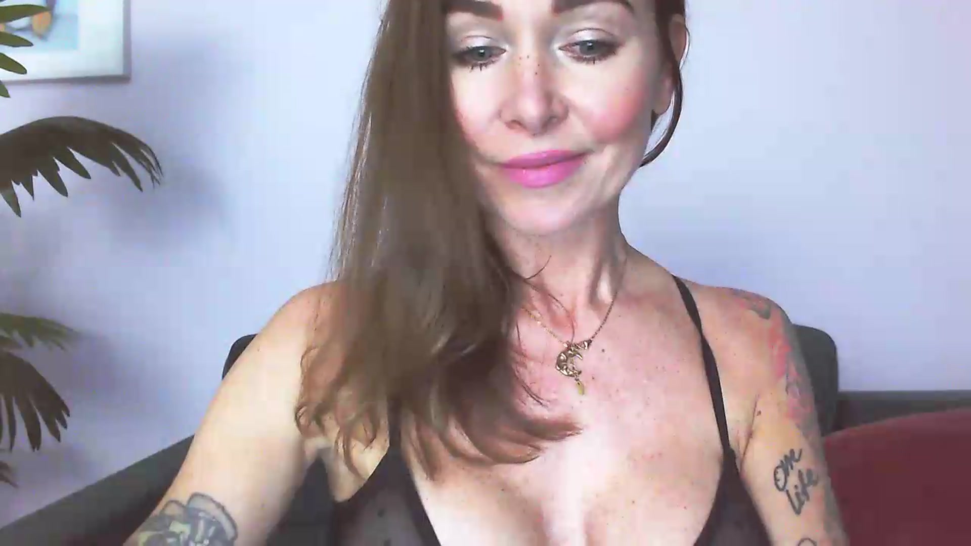 Gallery image thumbnail from Delilah_sweet's myfreecams stream on, 10/05/2026, 17:28 image 3 of 20
