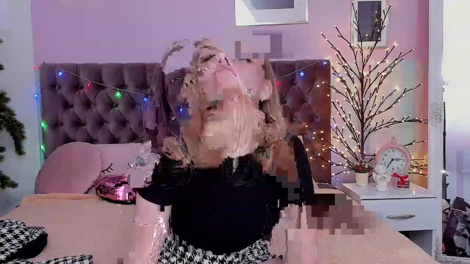 Gallery image thumbnail from DellaRowe's myfreecams stream on, 03/11/2023, 10:41 image 13 of 20