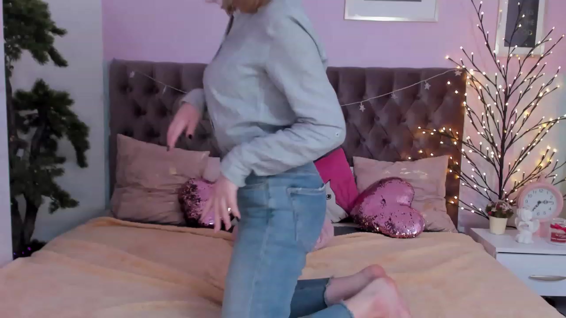 Gallery image thumbnail from DellaRowe's myfreecams stream on, 03/19/2023, 11:47 image 1 of 20