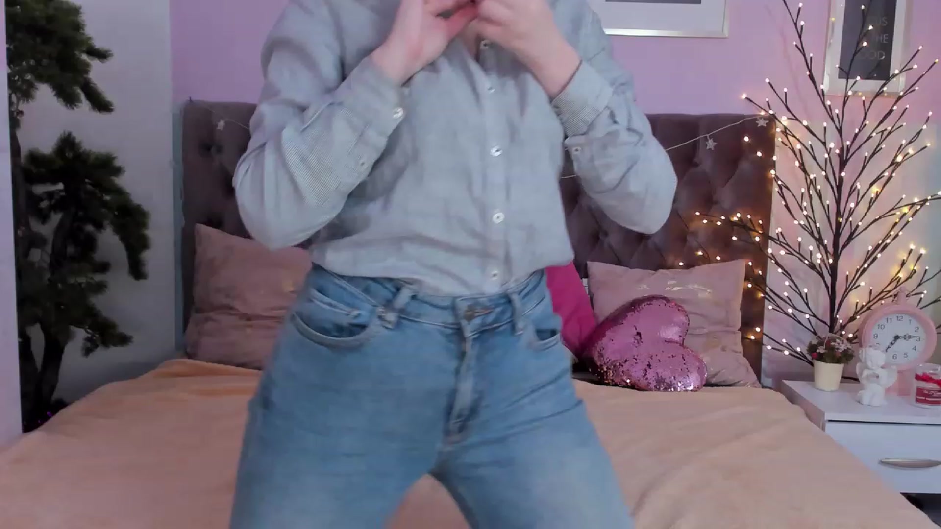Gallery image thumbnail from DellaRowe's myfreecams stream on, 03/19/2023, 11:47 image 13 of 20