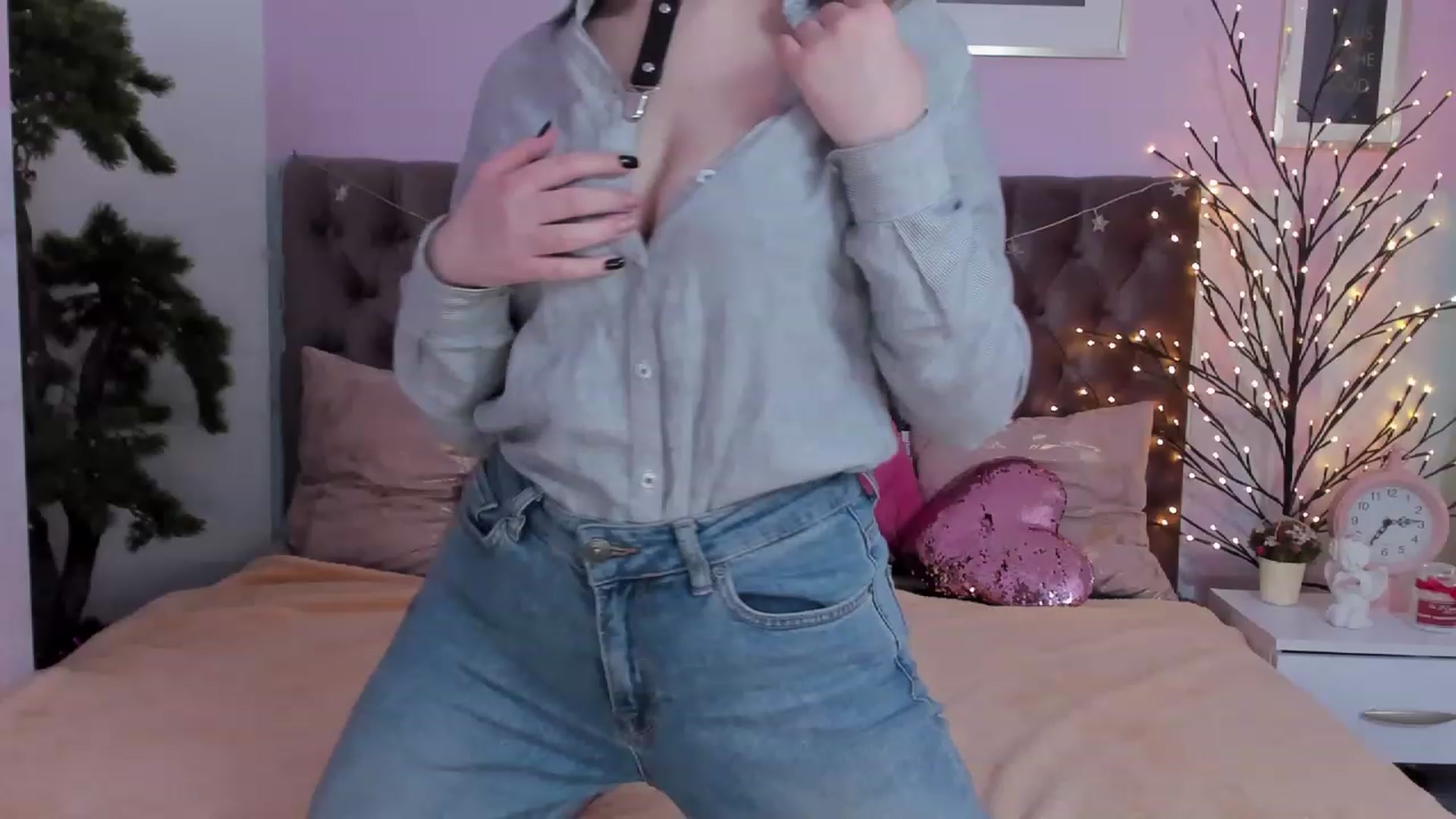 Gallery image thumbnail from DellaRowe's myfreecams stream on, 03/19/2023, 11:47 image 14 of 20
