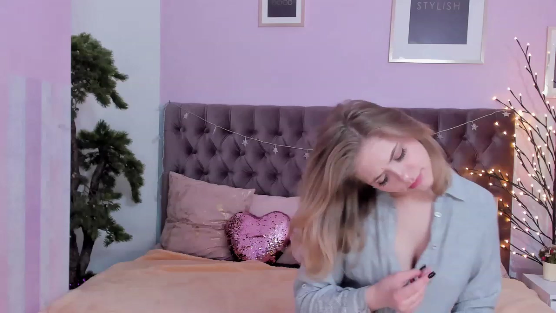 Gallery image thumbnail from DellaRowe's myfreecams stream on, 03/19/2023, 12:27 image 18 of 20