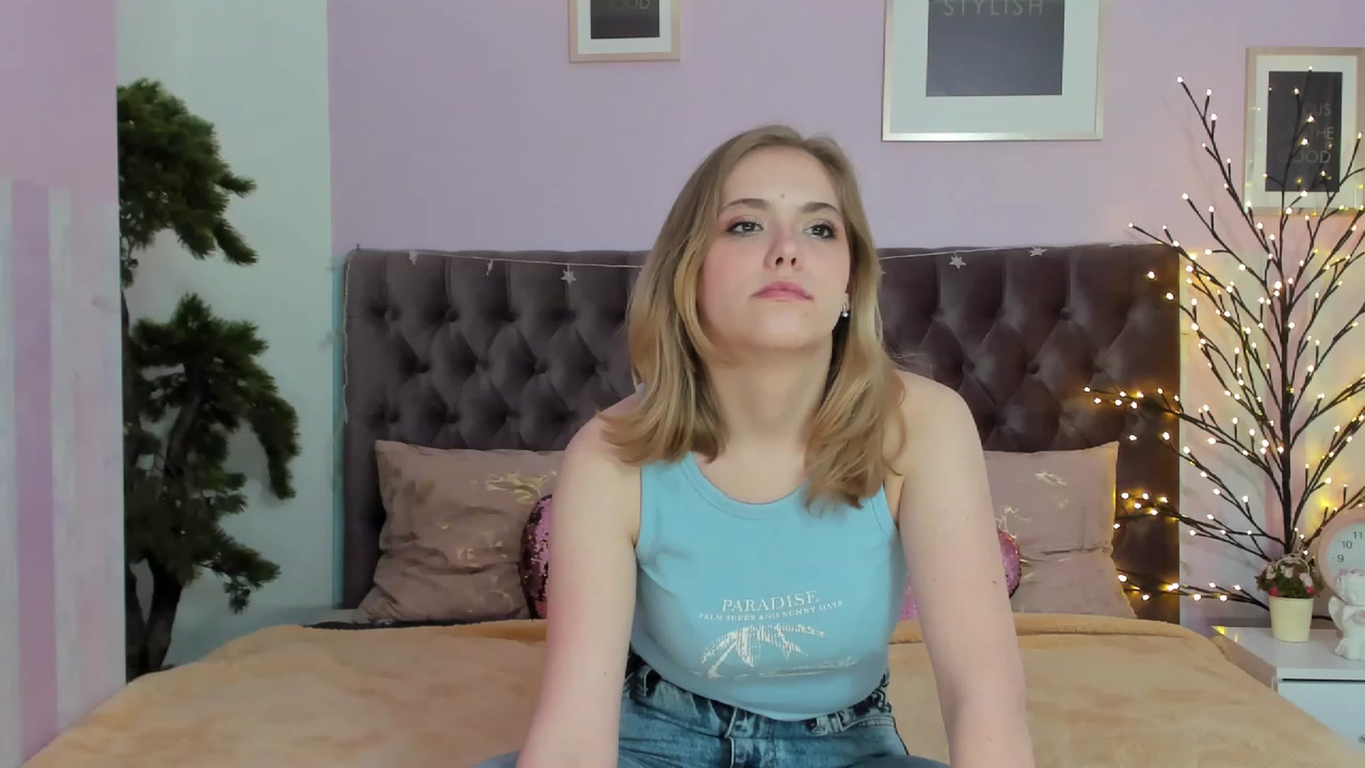 Gallery image thumbnail from DellaRowe's myfreecams stream on, 03/26/2023, 10:17 image 16 of 20