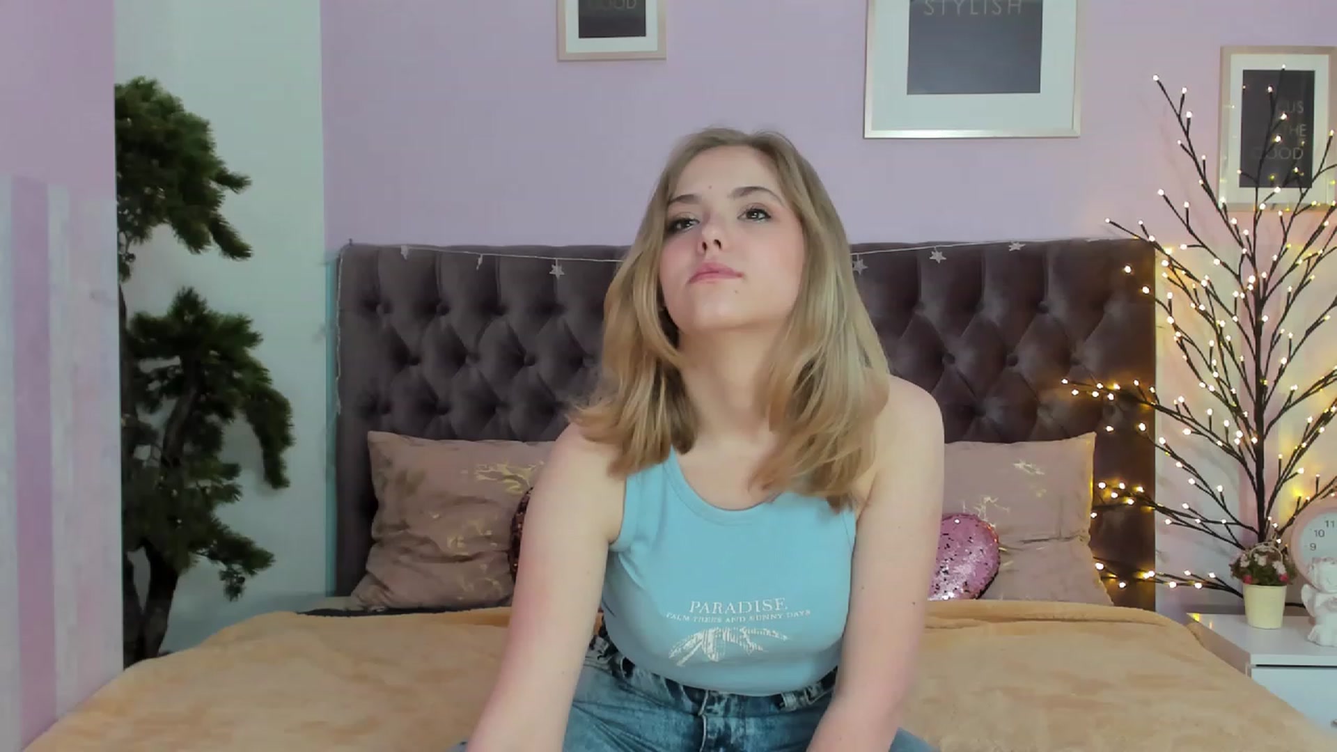 Gallery image thumbnail from DellaRowe's myfreecams stream on, 03/26/2023, 10:17 image 10 of 20
