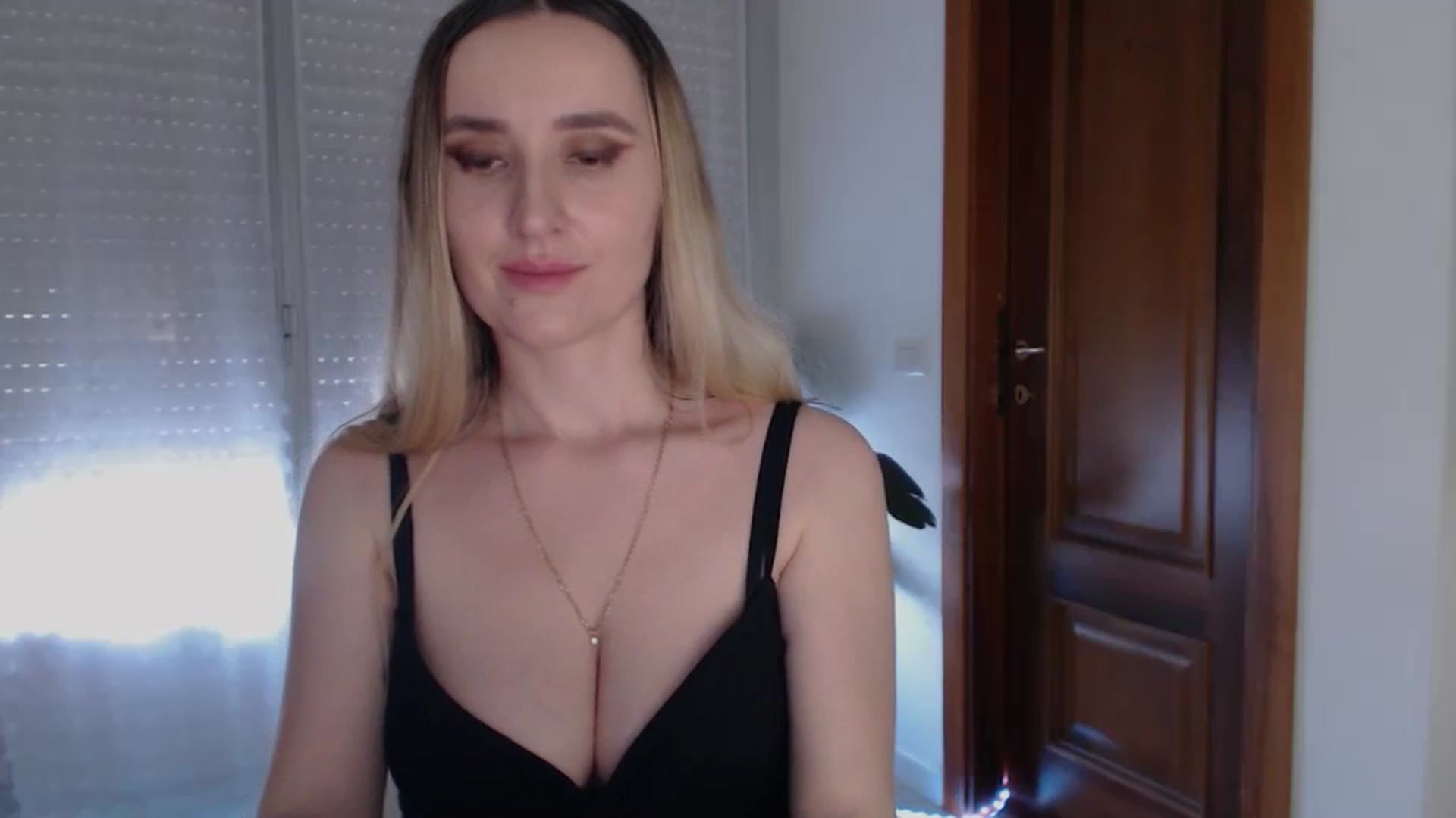 Gallery image thumbnail from DemetraLove's myfreecams stream on, 02/16/2025, 15:07 image 6 of 20