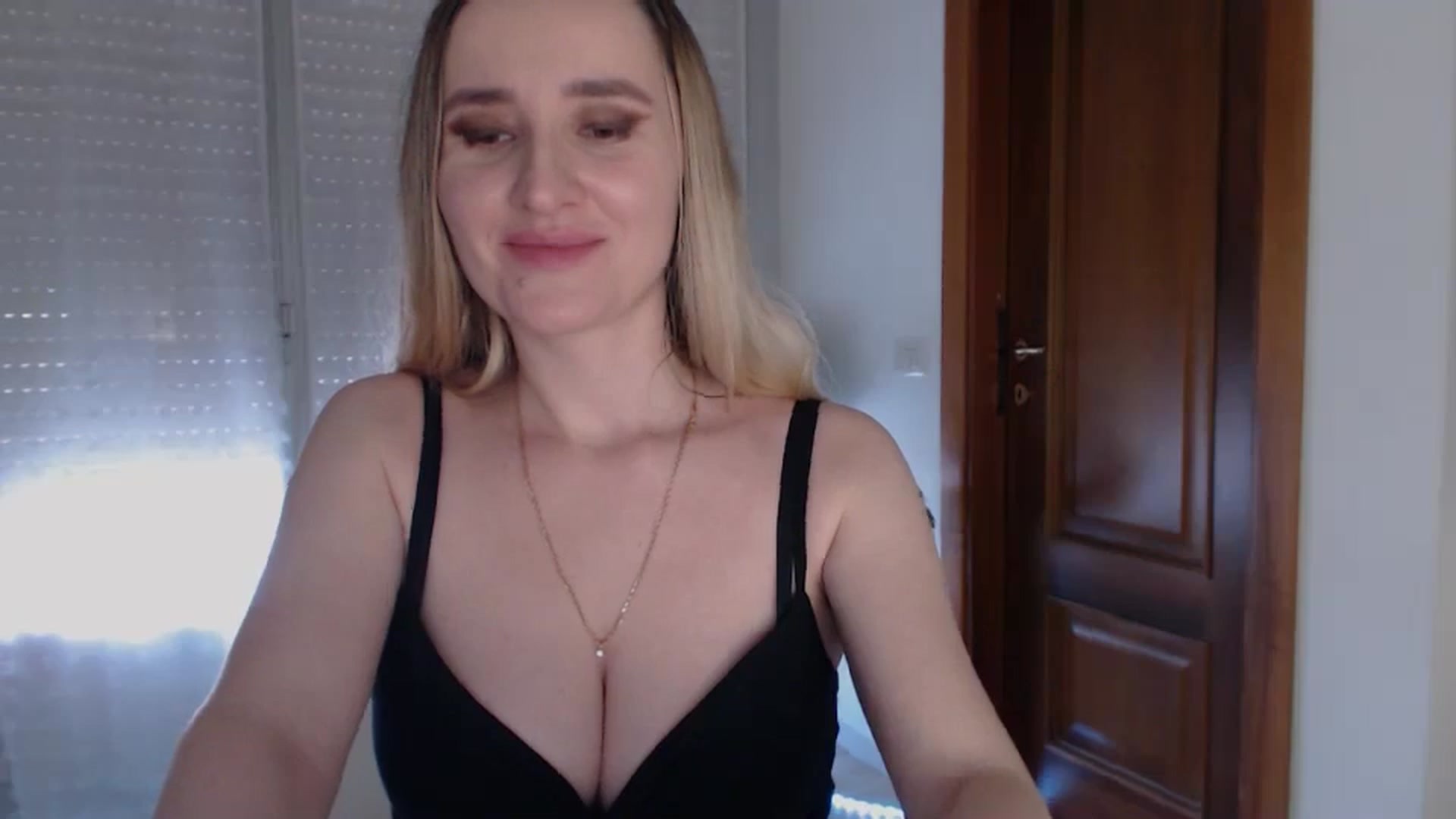 Gallery image thumbnail from DemetraLove's myfreecams stream on, 02/16/2025, 15:07 image 4 of 20