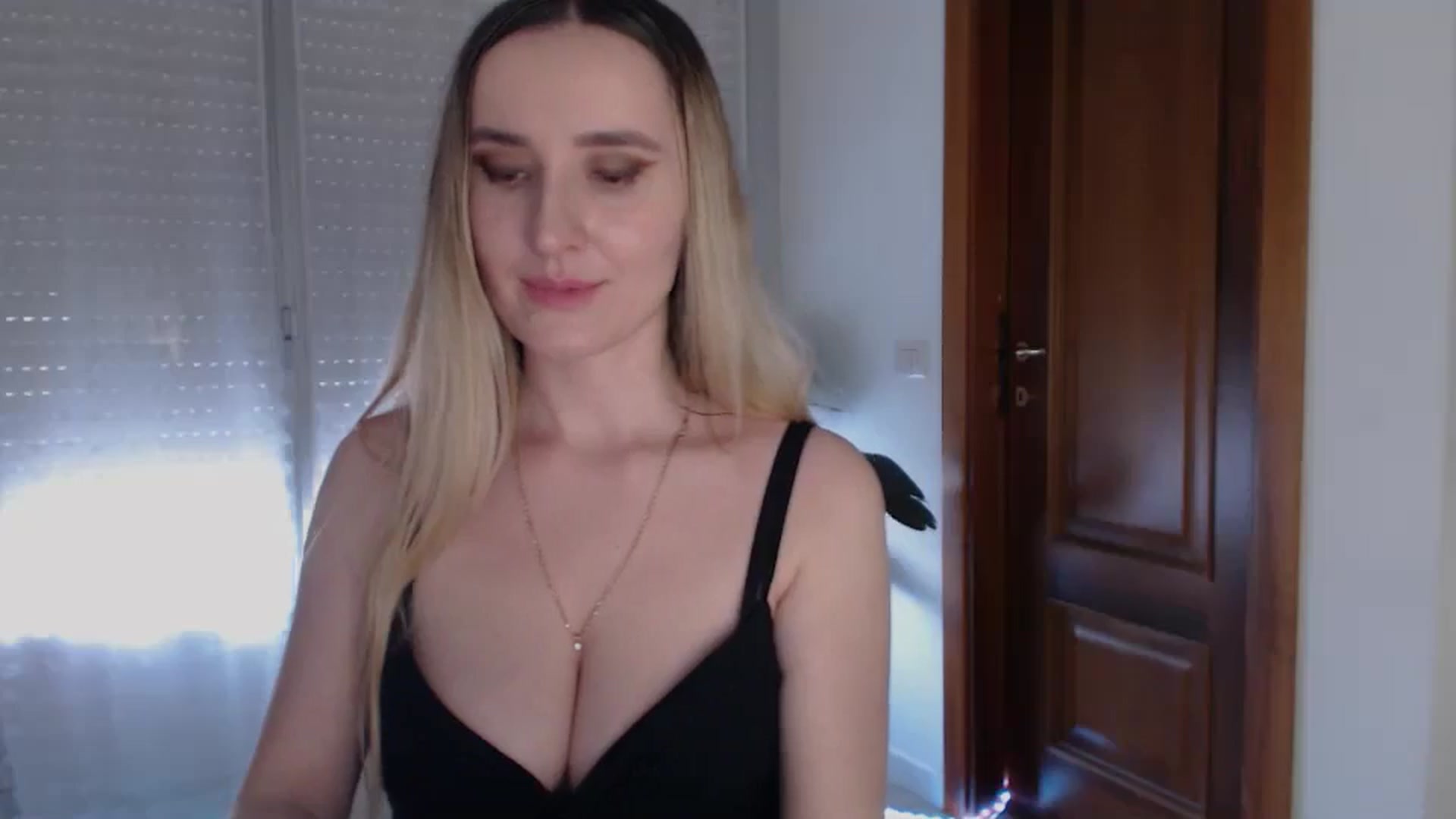 Gallery image thumbnail from DemetraLove's myfreecams stream on, 02/16/2025, 15:07 image 5 of 20