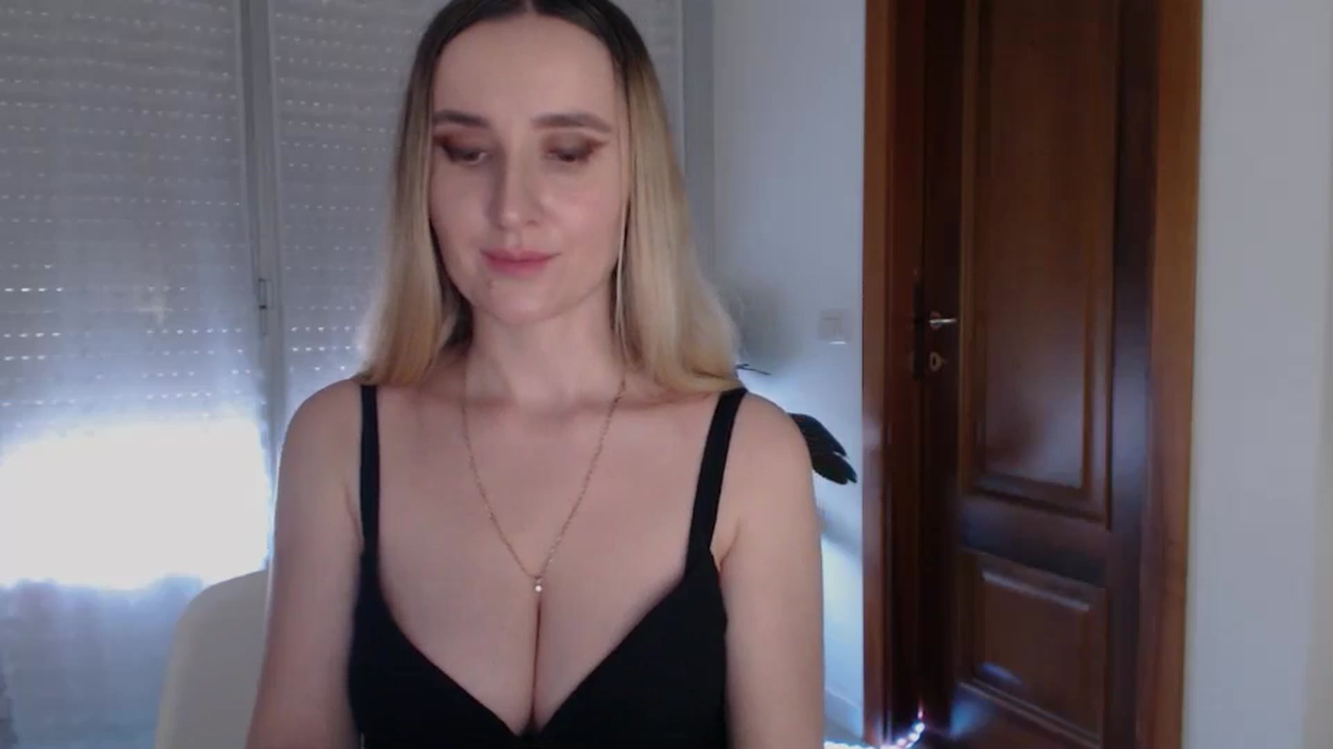 Gallery image thumbnail from DemetraLove's myfreecams stream on, 02/16/2025, 15:07 image 10 of 20