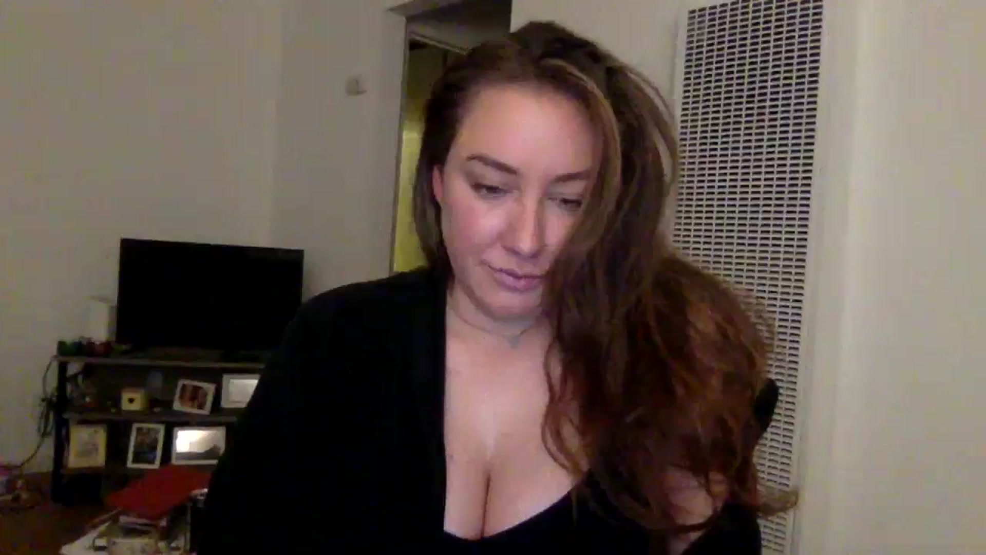 Gallery image thumbnail from Demi_Lee_'s myfreecams stream on, 10/16/2023, 08:09 image 5 of 20
