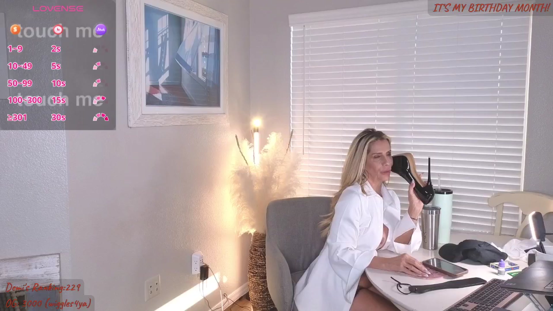 Gallery image thumbnail from Demi_Tatum's myfreecams stream on, 02/01/2026, 24:25 image 16 of 20