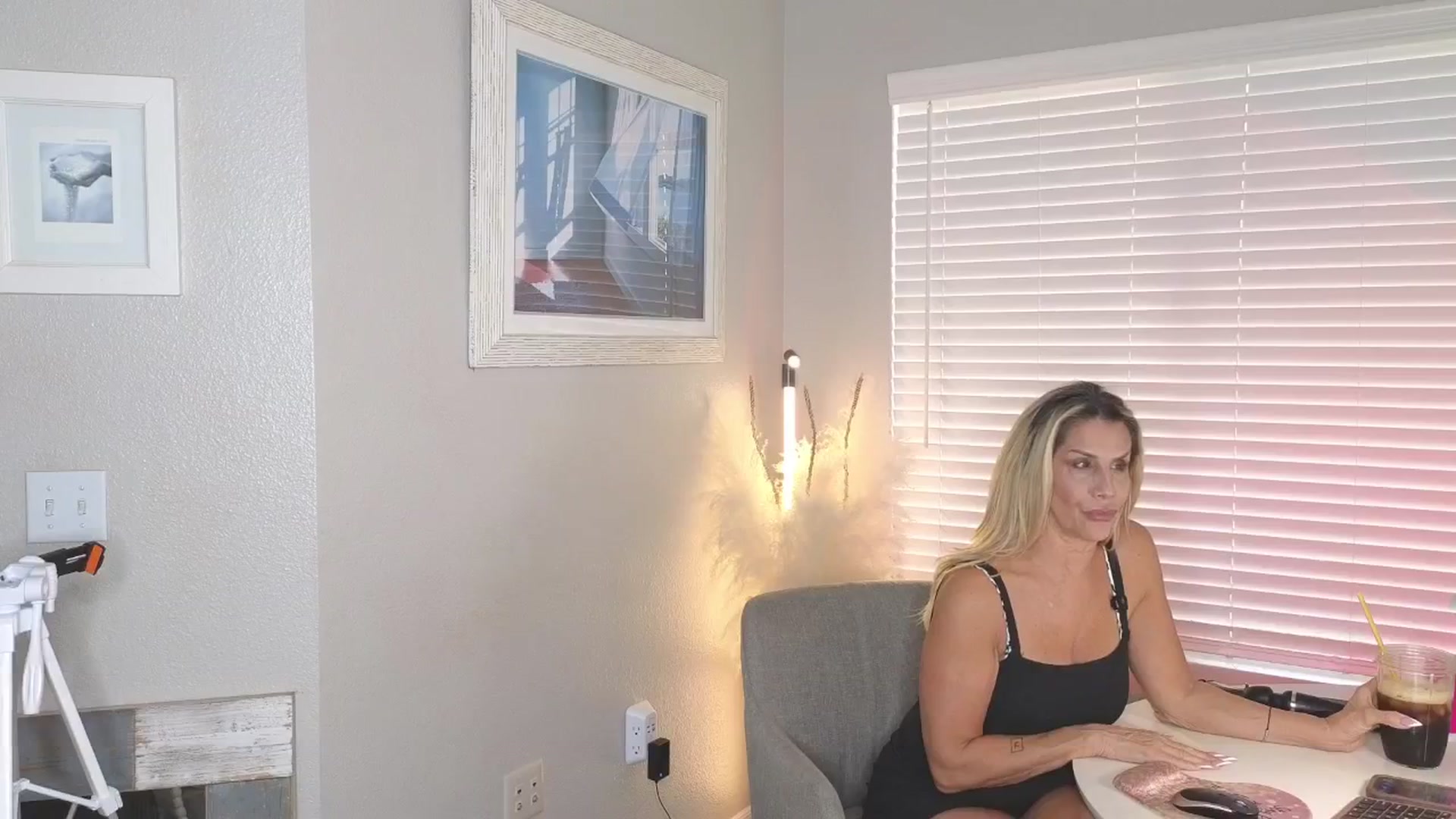 Gallery image thumbnail from Demi_Tatum's myfreecams stream on, 04/01/2026, 20:52 image 7 of 20