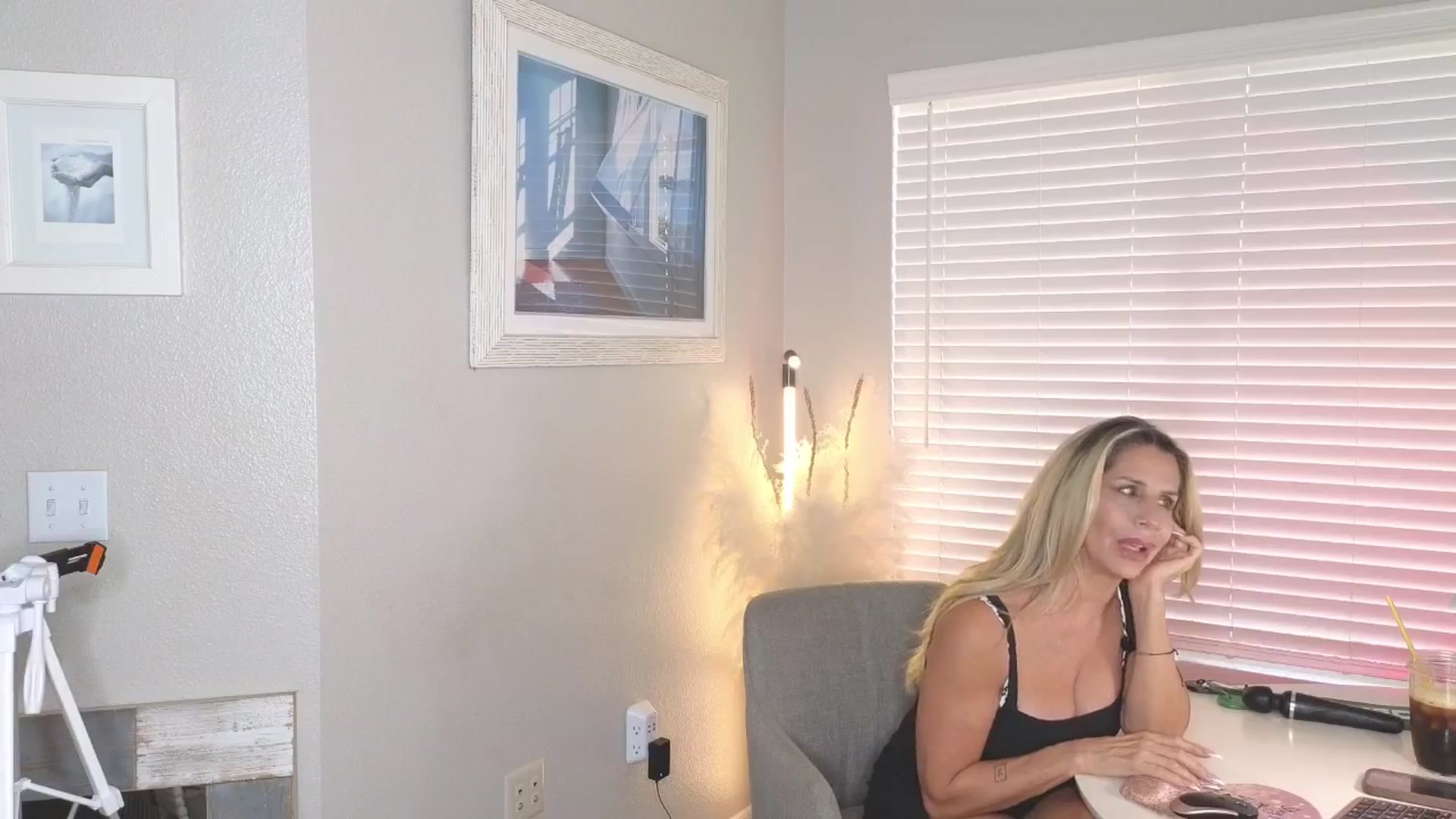 Gallery image thumbnail from Demi_Tatum's myfreecams stream on, 04/01/2026, 20:52 image 6 of 20