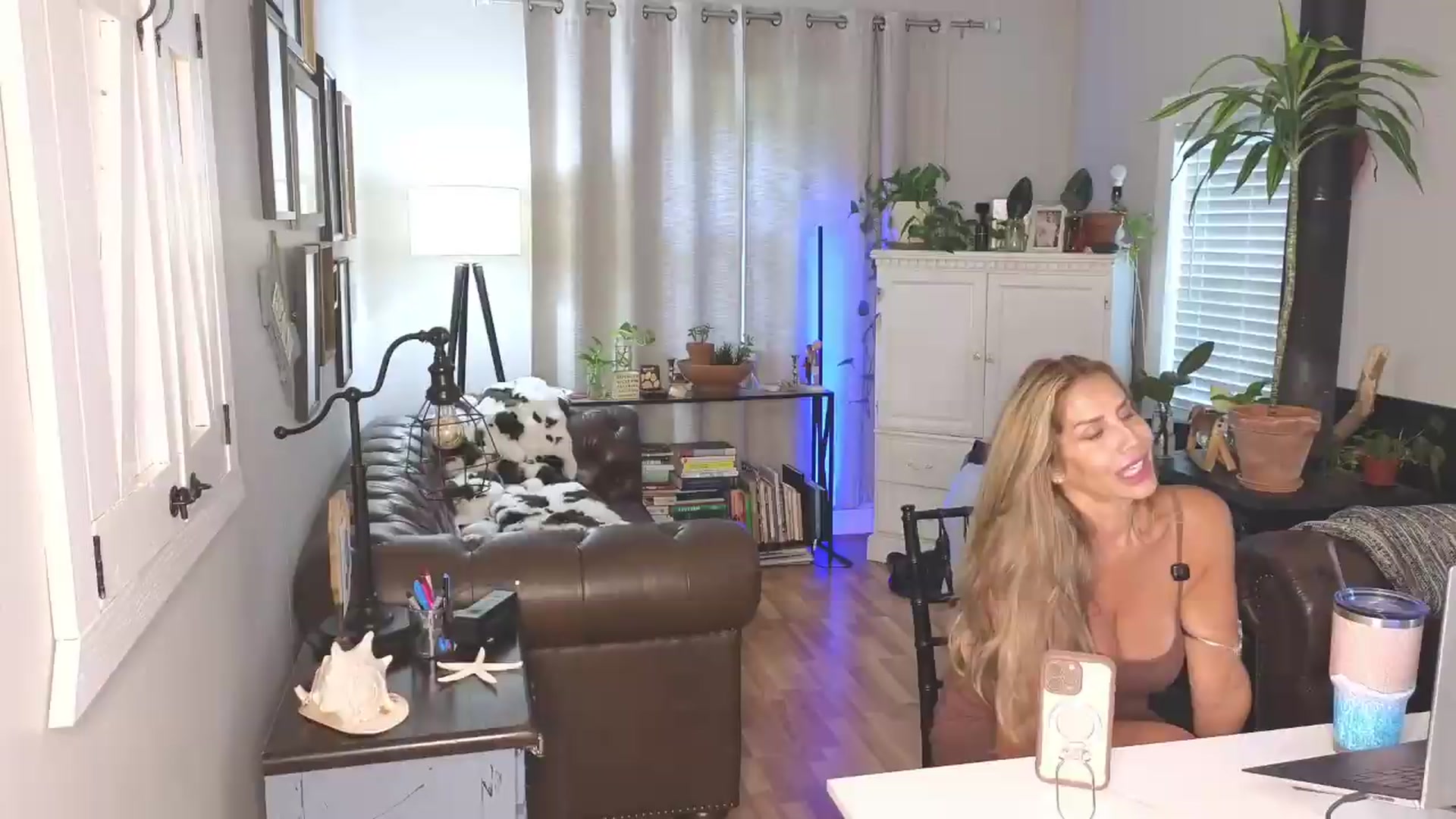 Gallery image thumbnail from Demi_Tatum's myfreecams stream on, 06/12/2026, 20:04 image 15 of 20