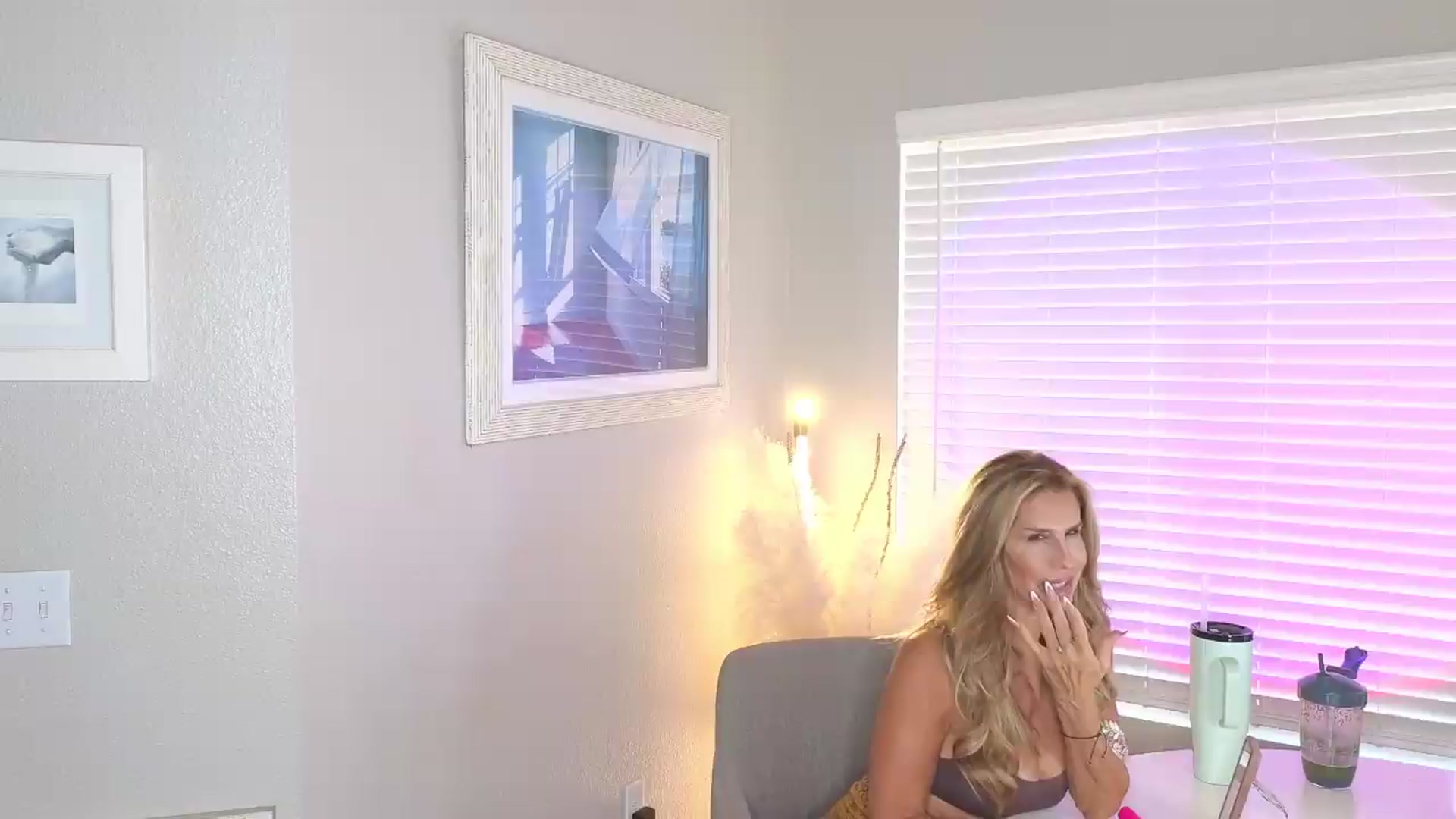 Gallery image thumbnail from Demi_Tatum's myfreecams stream on, 06/26/2026, 20:44 image 4 of 20