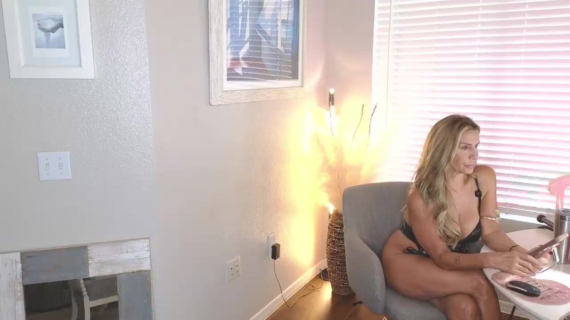 Gallery image thumbnail from Demi_Tatum's myfreecams stream on, 07/03/2026, 24:36 image 10 of 20