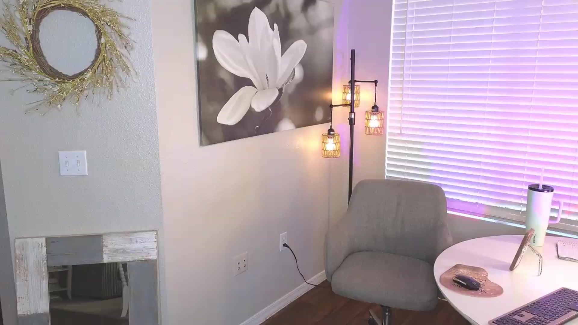 Gallery image thumbnail from Demi_Tatum's myfreecams stream on, 08/20/2026, 22:57 image 6 of 20