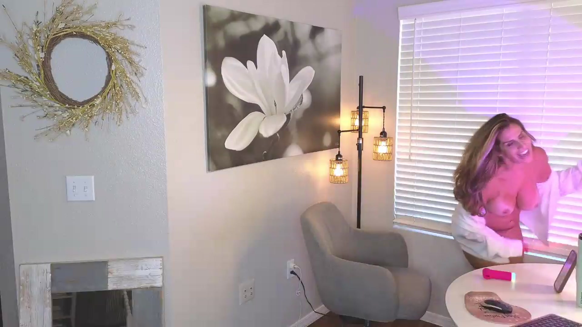 Gallery image thumbnail from Demi_Tatum's myfreecams stream on, 08/21/2026, 24:00 image 17 of 20