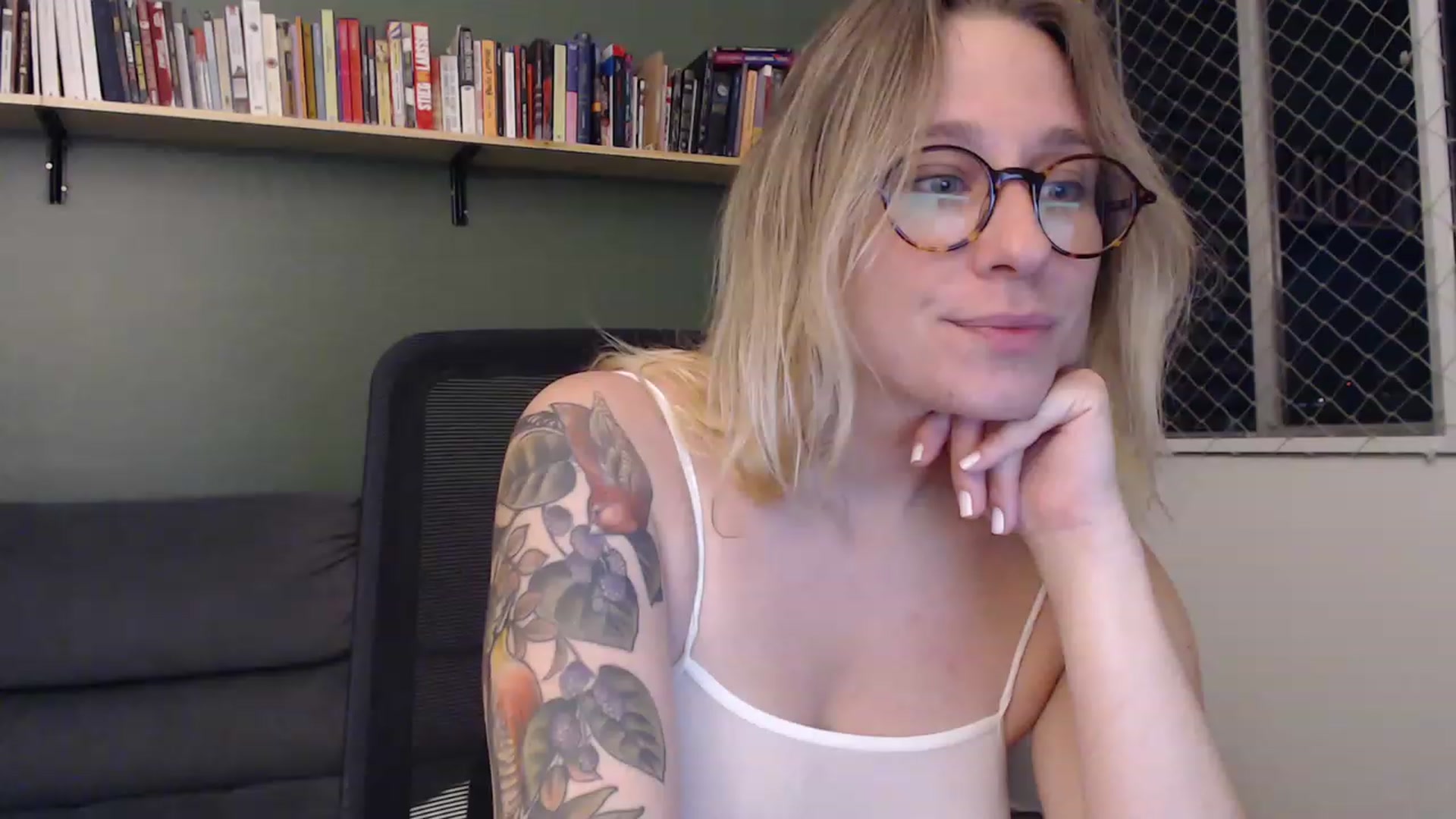 Gallery image thumbnail from Demmetria's myfreecams stream on, 11/15/2022, 03:24 image 10 of 20
