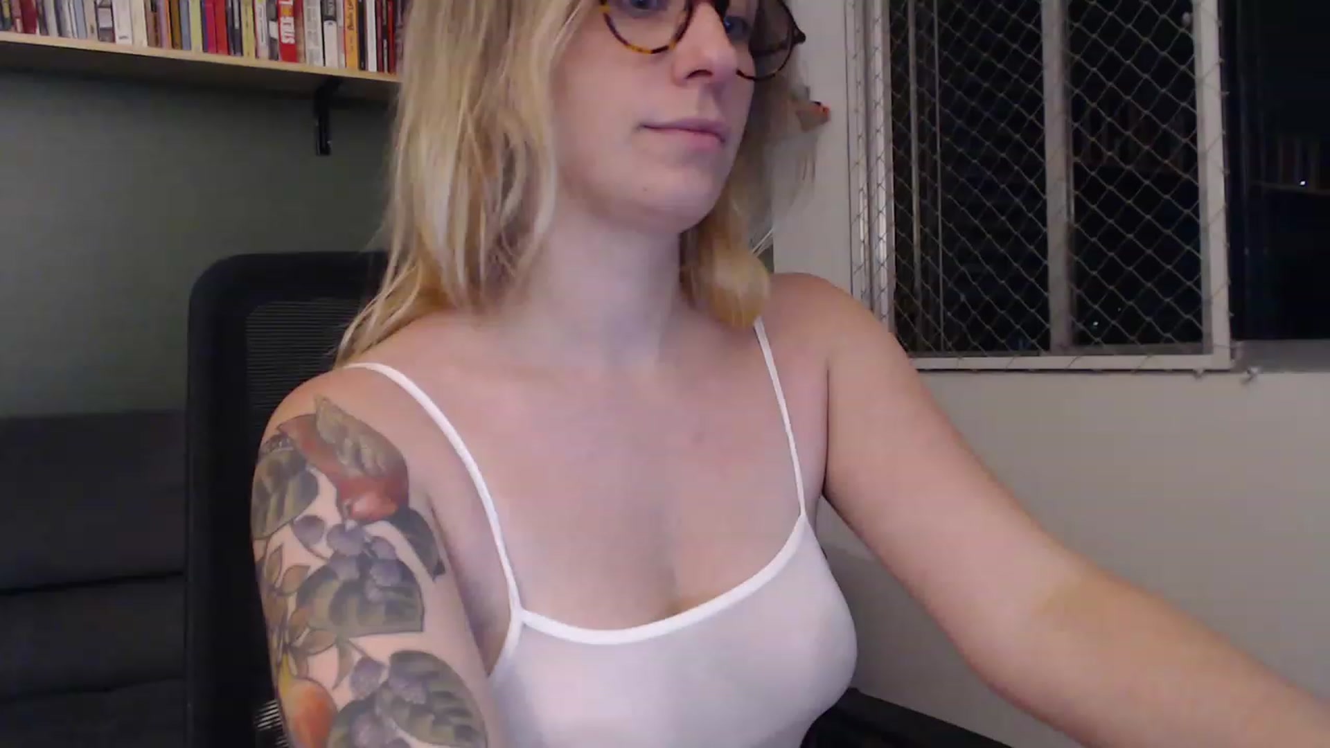 Gallery image thumbnail from Demmetria's myfreecams stream on, 11/15/2022, 03:24 image 9 of 20