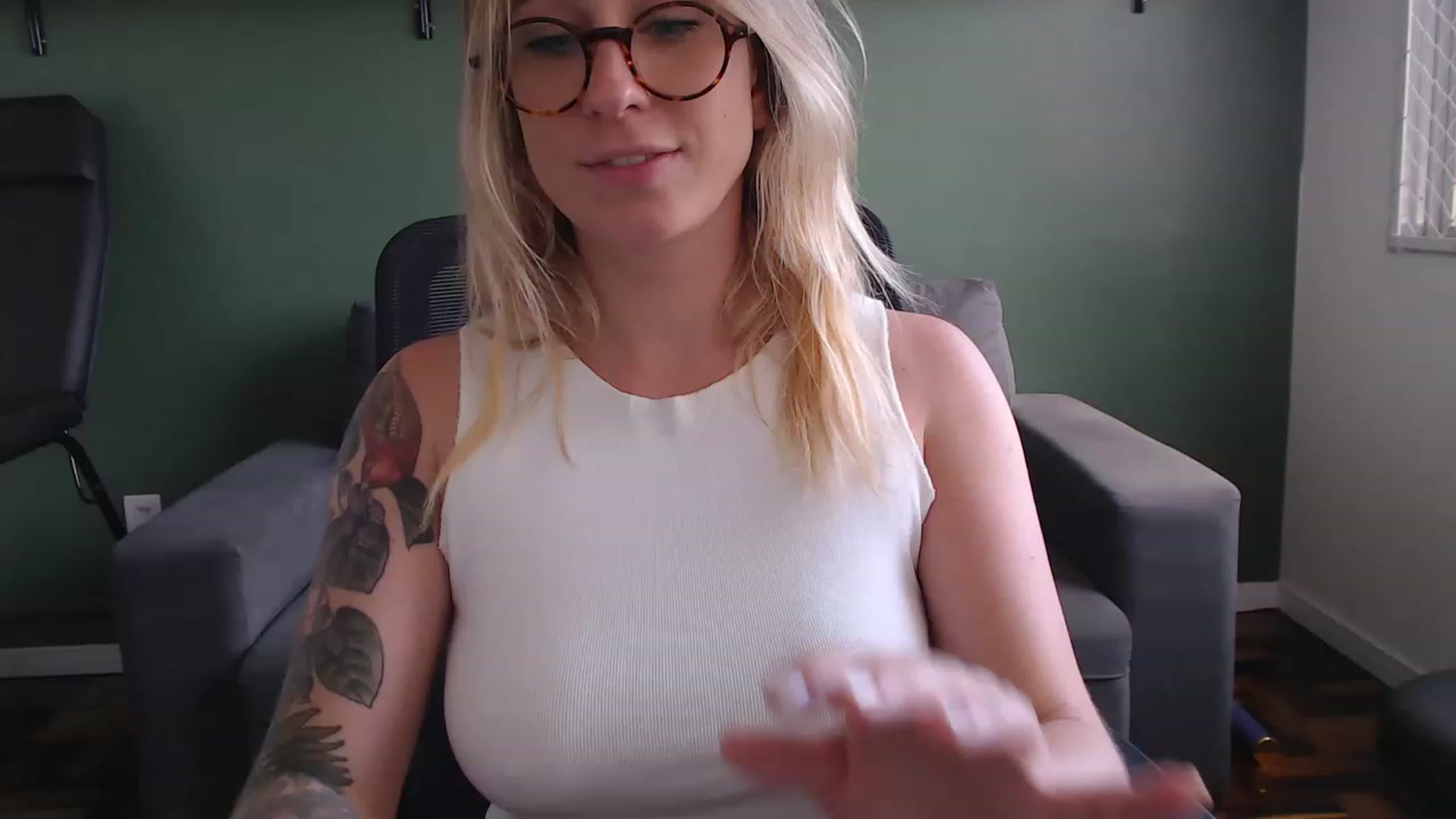 Gallery image thumbnail from Demmetria's myfreecams stream on, 11/15/2022, 19:33 image 10 of 20