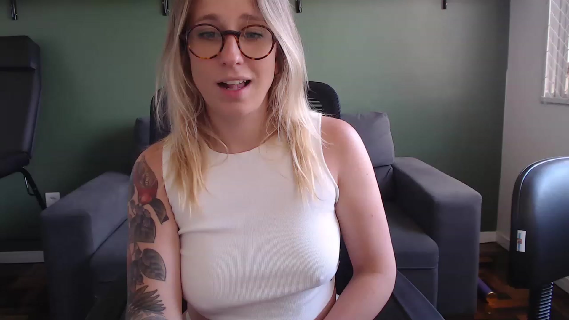 Gallery image thumbnail from Demmetria's myfreecams stream on, 11/15/2022, 19:33 image 18 of 20