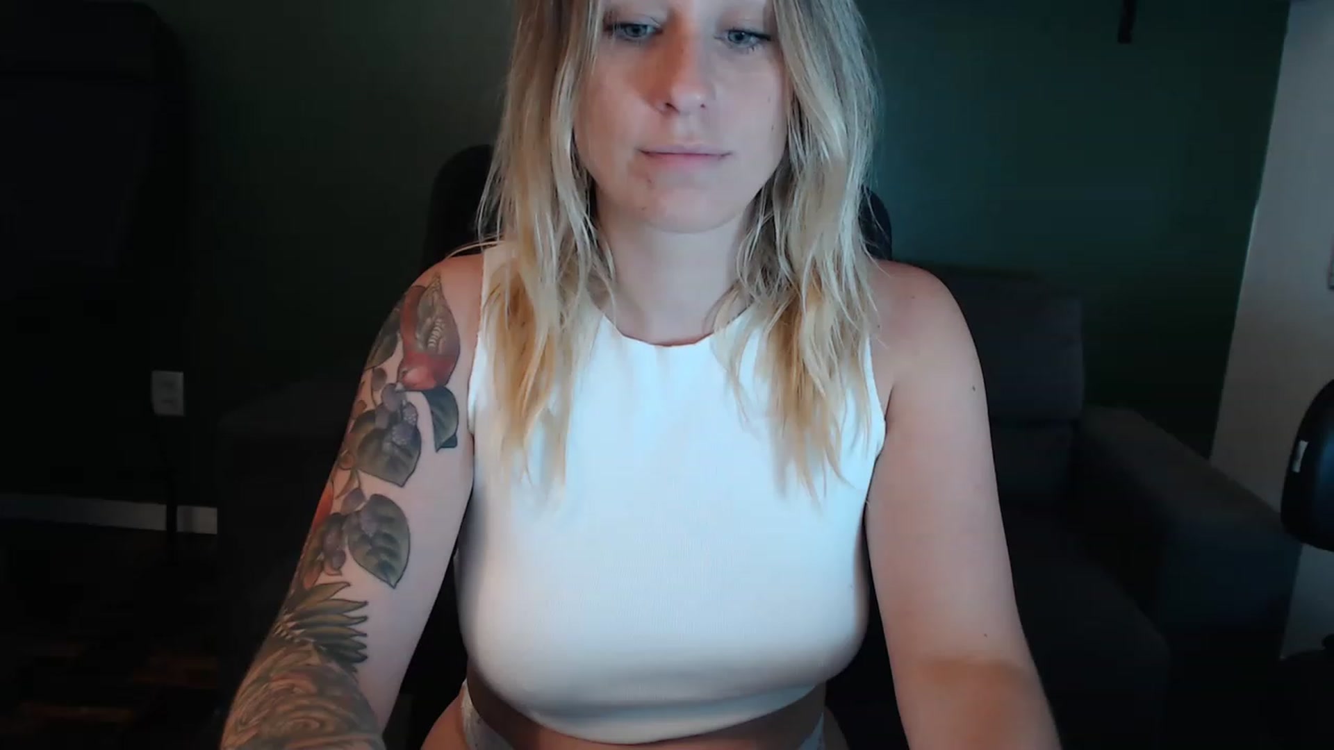 Gallery image thumbnail from Demmetria's myfreecams stream on, 11/15/2022, 23:42 image 14 of 20