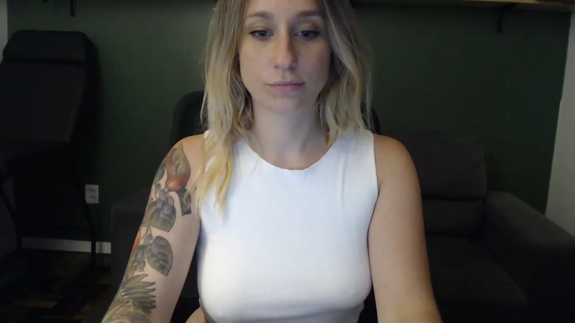 Gallery image thumbnail from Demmetria's myfreecams stream on, 11/15/2022, 23:42 image 12 of 20
