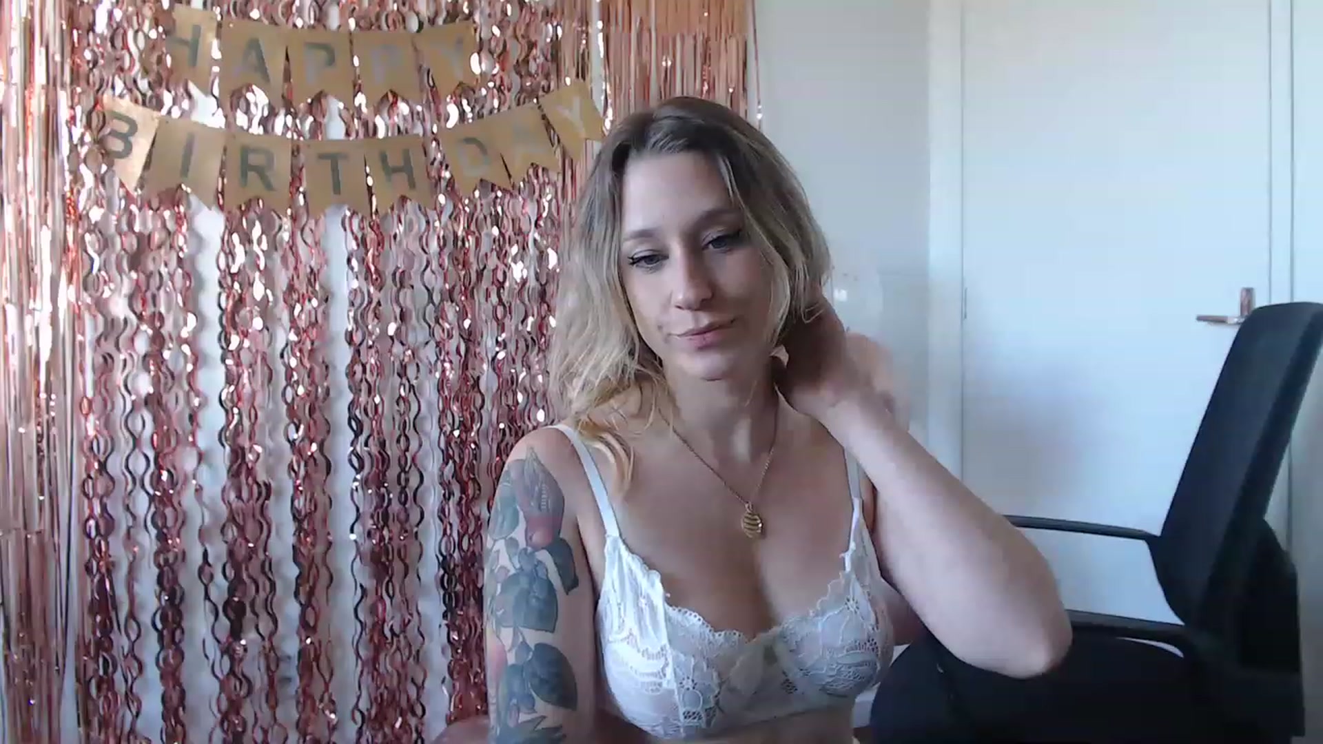 Gallery image thumbnail from Demmetria's myfreecams stream on, 11/16/2022, 19:50 image 9 of 20