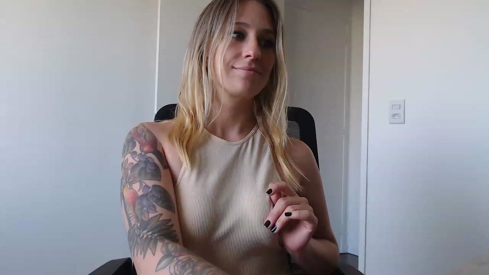 Gallery image thumbnail from Demmetria's myfreecams stream on, 11/23/2022, 19:44 image 12 of 20