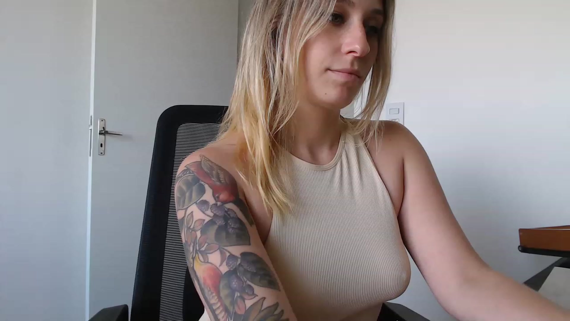 Gallery image thumbnail from Demmetria's myfreecams stream on, 11/23/2022, 19:44 image 10 of 20