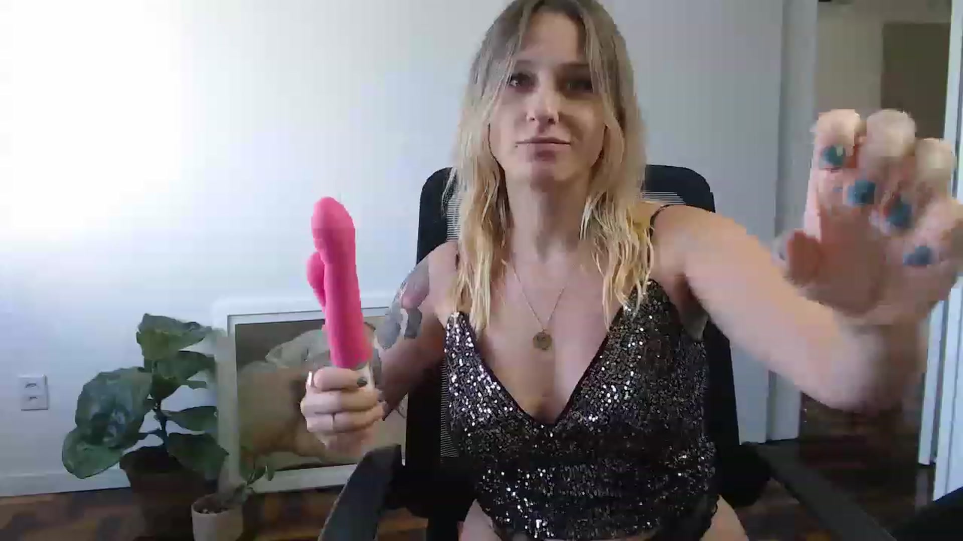 Gallery image thumbnail from Demmetria's myfreecams stream on, 12/16/2022, 18:25 image 6 of 20