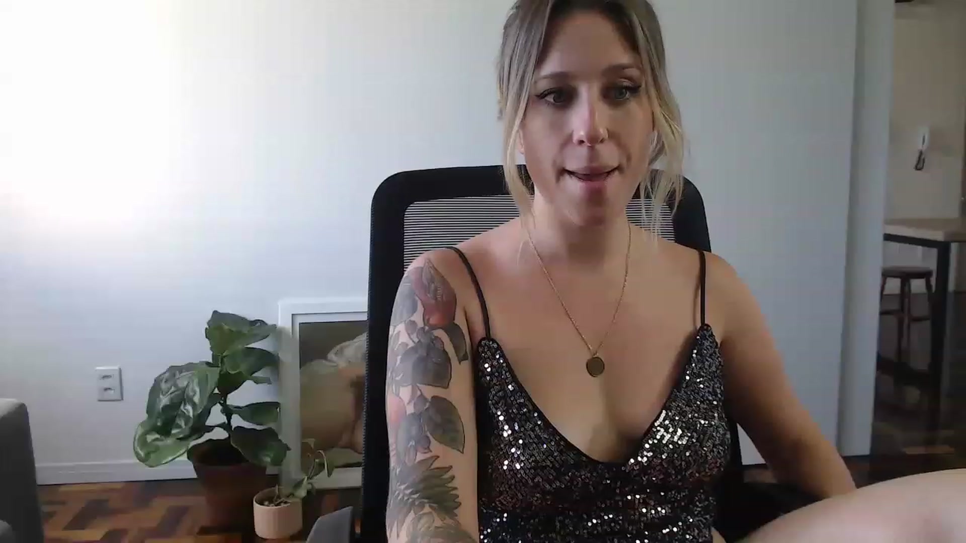 Gallery image thumbnail from Demmetria's myfreecams stream on, 12/16/2022, 20:21 image 5 of 20