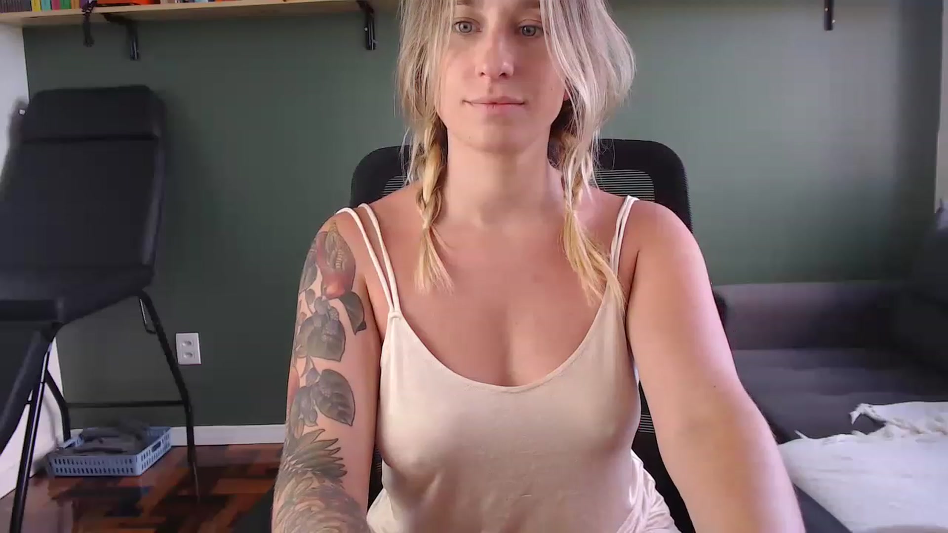 Gallery image thumbnail from Demmetria's myfreecams stream on, 01/05/2023, 18:11 image 14 of 20