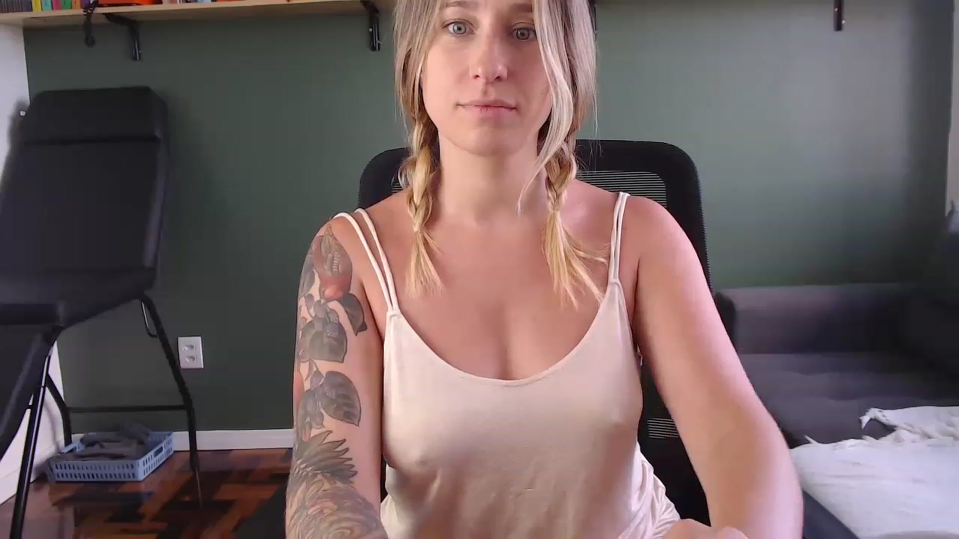Gallery image thumbnail from Demmetria's myfreecams stream on, 01/05/2023, 18:11 image 13 of 20