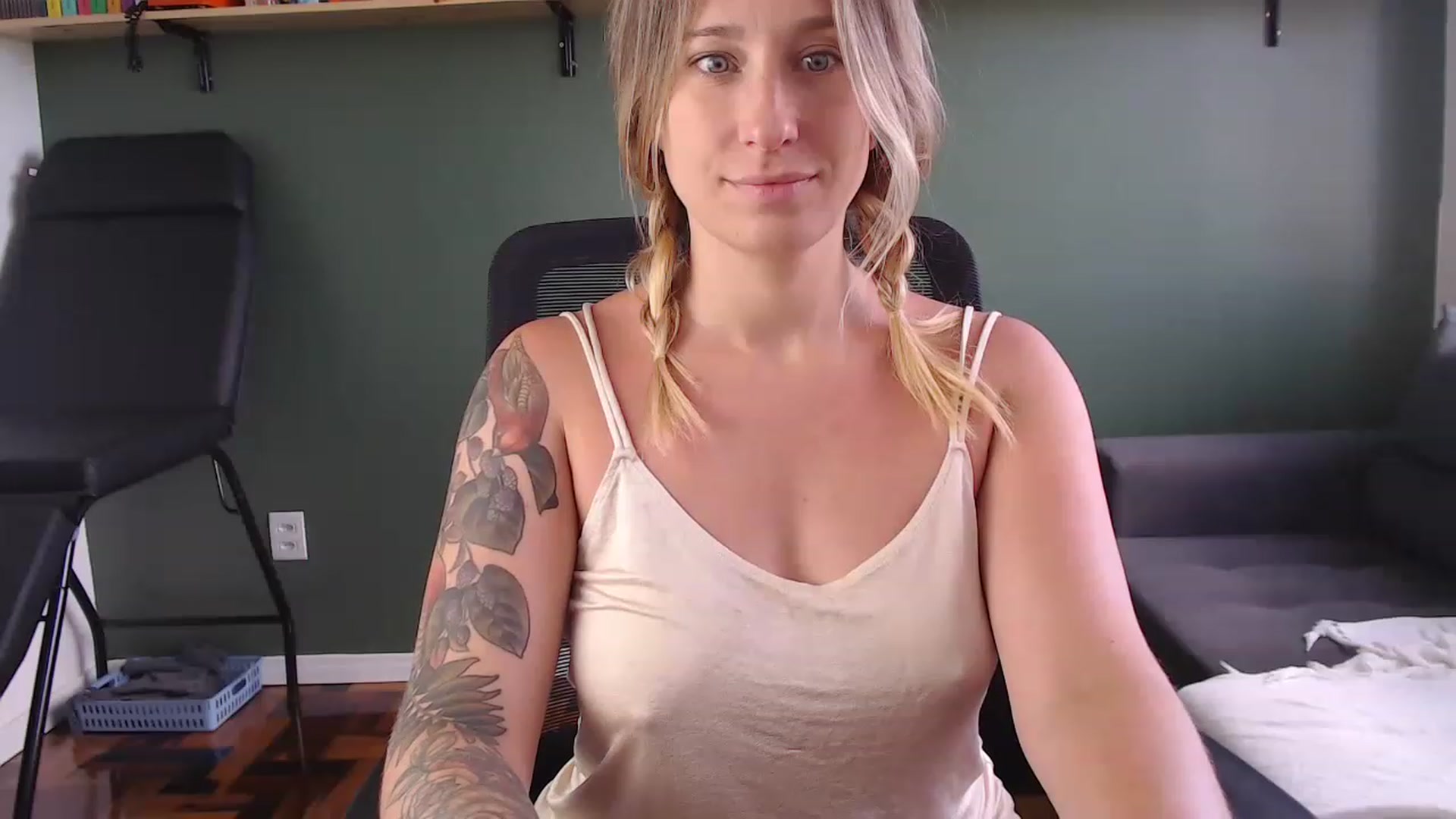Gallery image thumbnail from Demmetria's myfreecams stream on, 01/05/2023, 18:11 image 10 of 20
