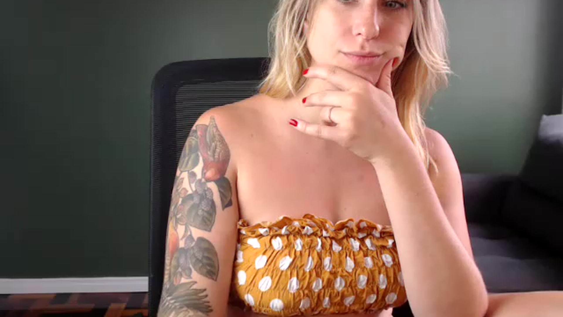 Gallery image thumbnail from Demmetria's myfreecams stream on, 01/18/2023, 20:21 image 3 of 20
