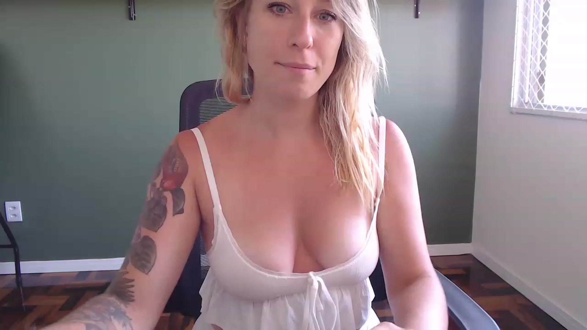 Gallery image thumbnail from Demmetria's myfreecams stream on, 02/01/2023, 18:18 image 8 of 20
