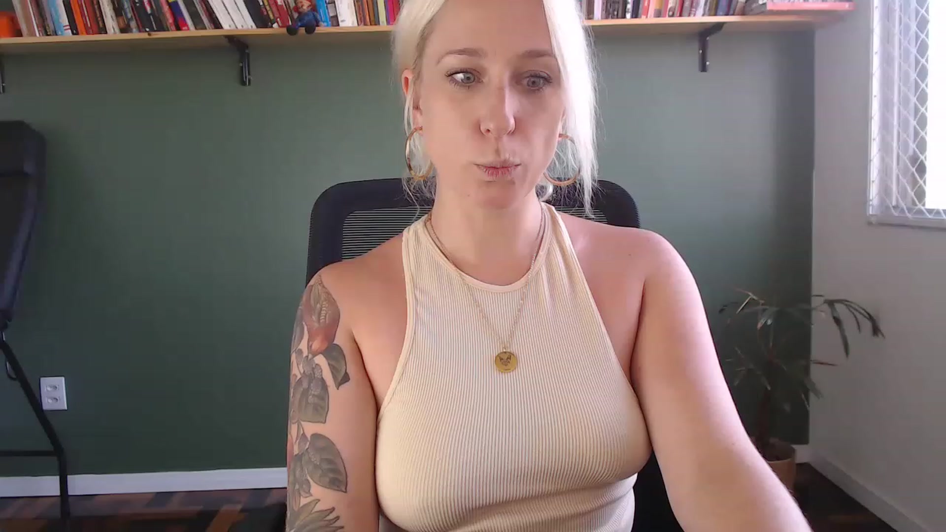 Gallery image thumbnail from Demmetria's myfreecams stream on, 03/01/2023, 18:33 image 11 of 20