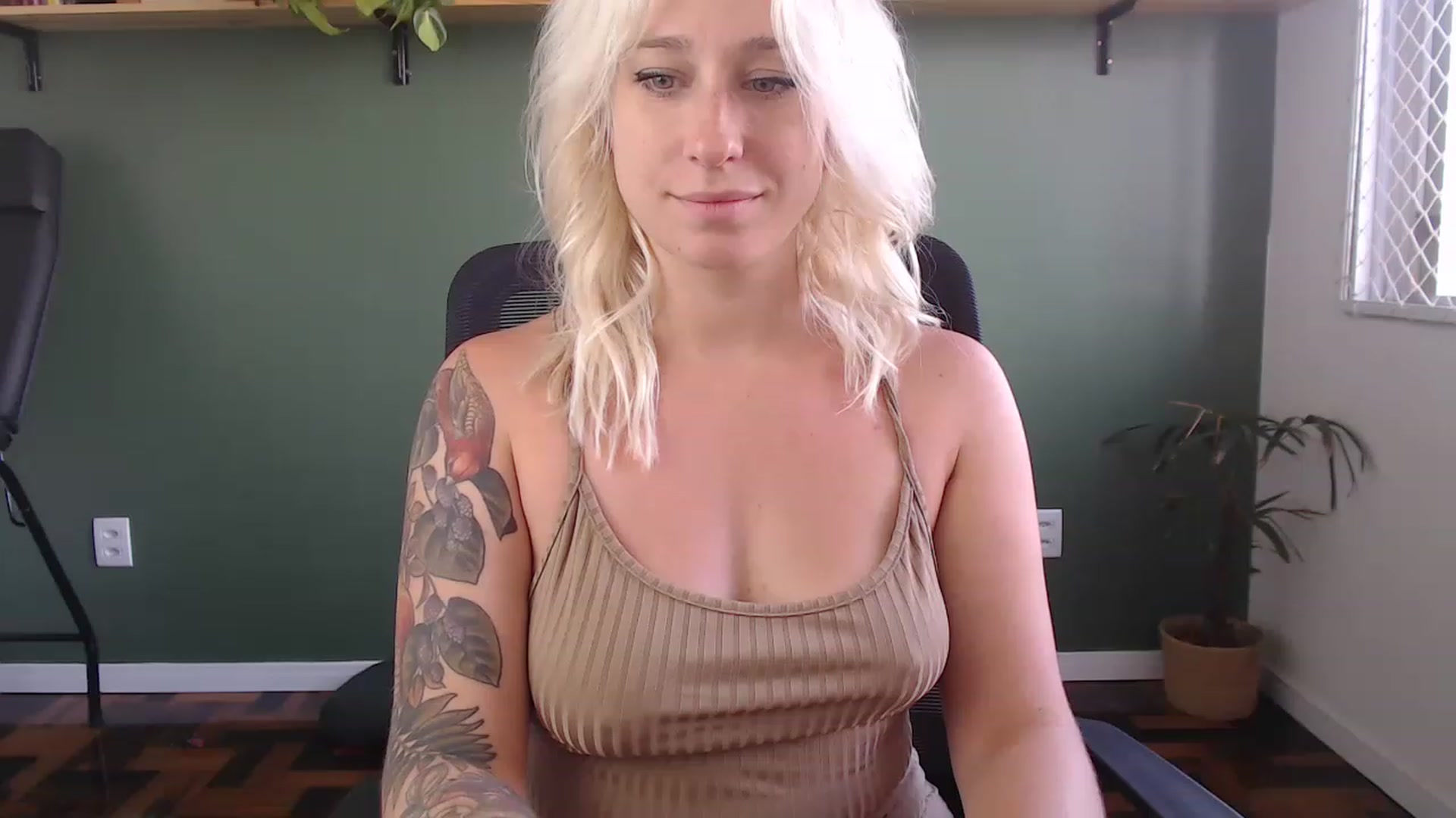 Gallery image thumbnail from Demmetria's myfreecams stream on, 03/08/2023, 17:59 image 9 of 20