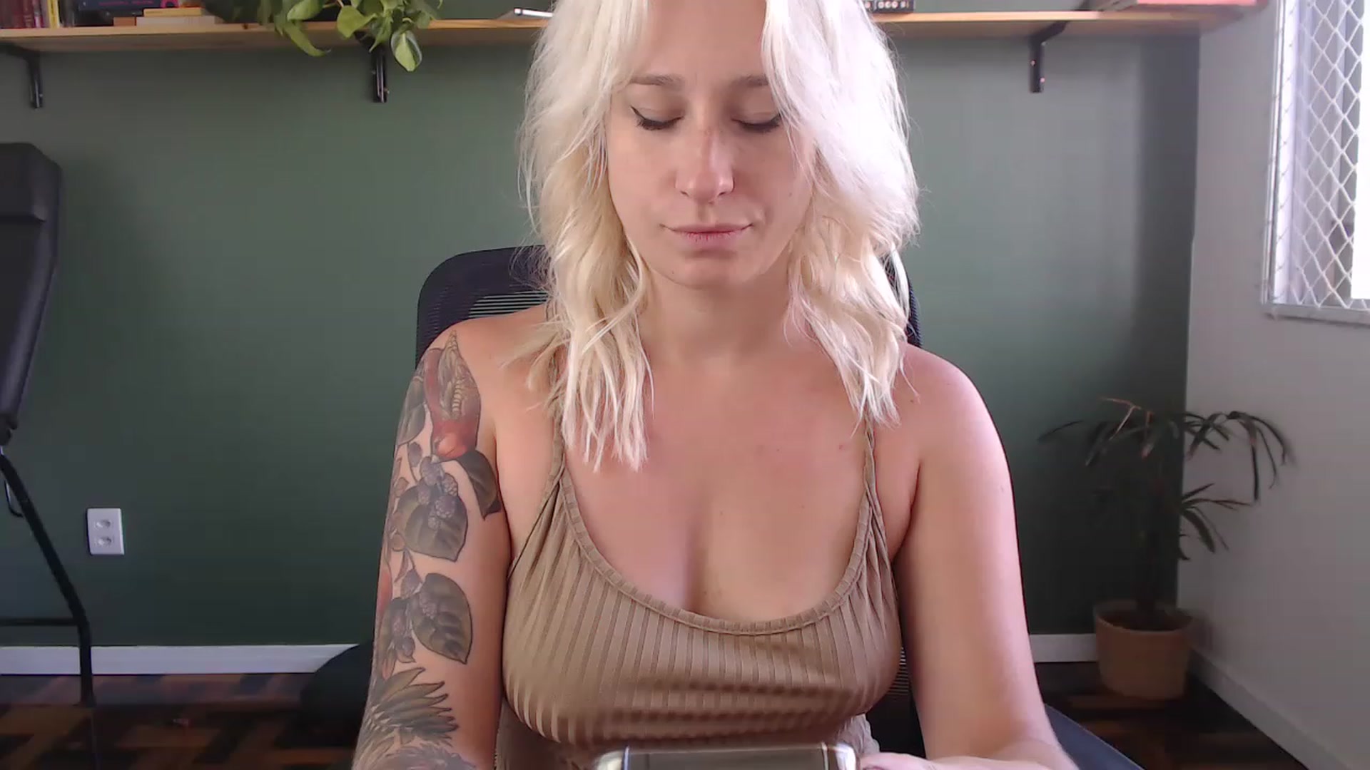 Gallery image thumbnail from Demmetria's myfreecams stream on, 03/08/2023, 17:59 image 8 of 20