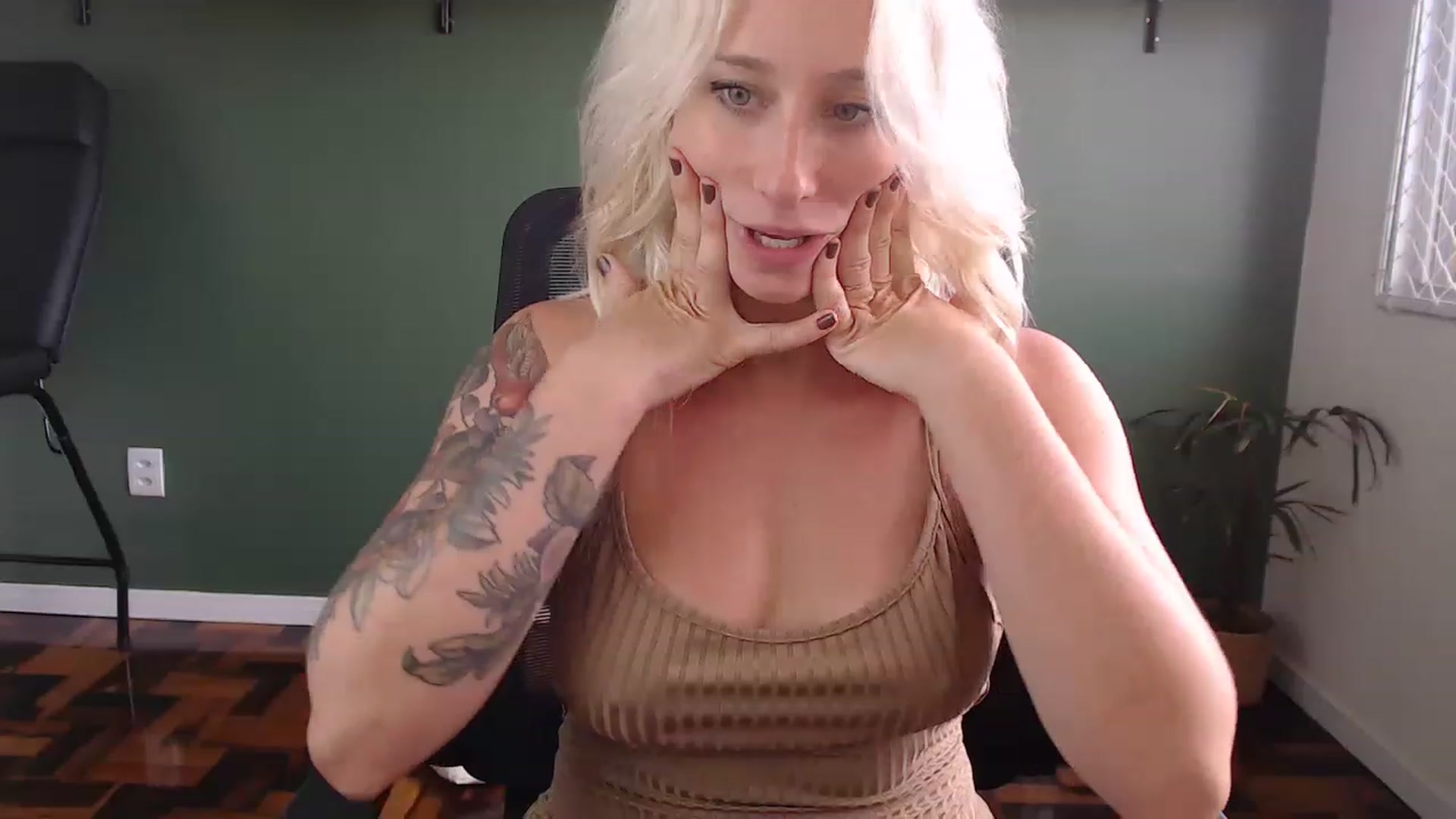 Gallery image thumbnail from Demmetria's myfreecams stream on, 03/08/2023, 20:13 image 6 of 20